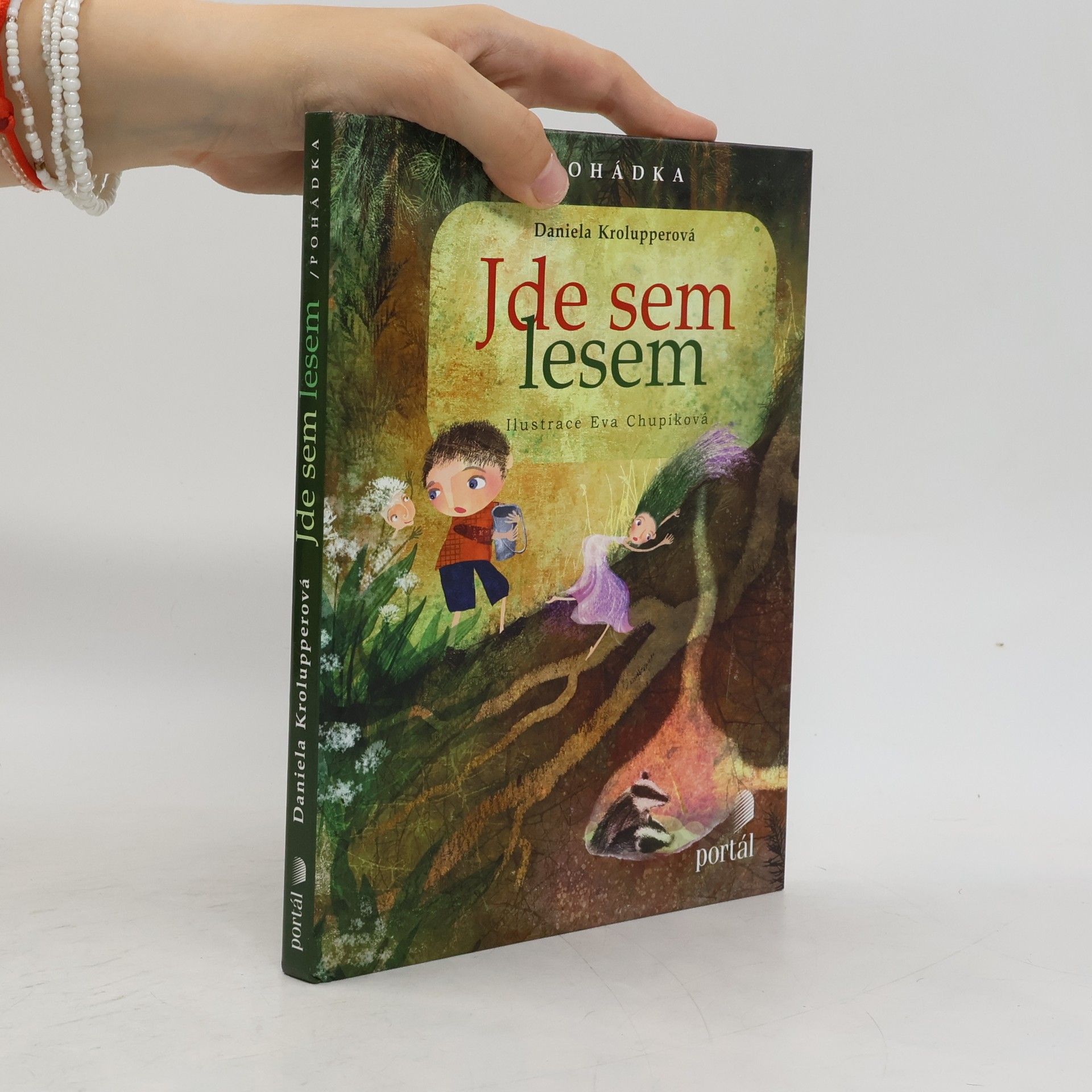 Daniela Krolupperová Jde sem lesem
