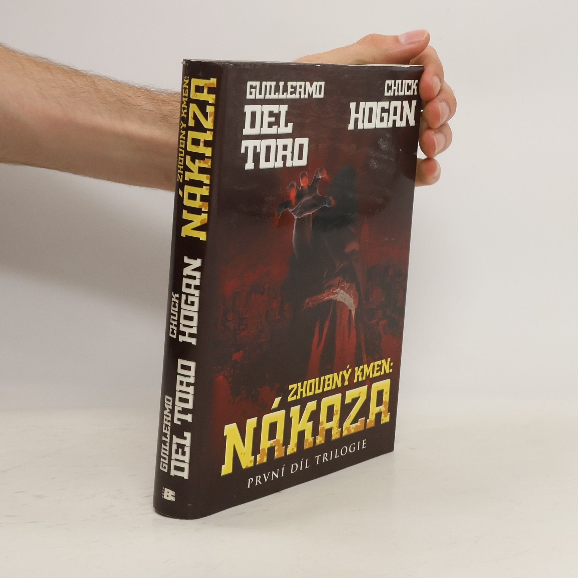 Guillermo del Toro Zhoubný kmen. Nákaza. První díl trilogie