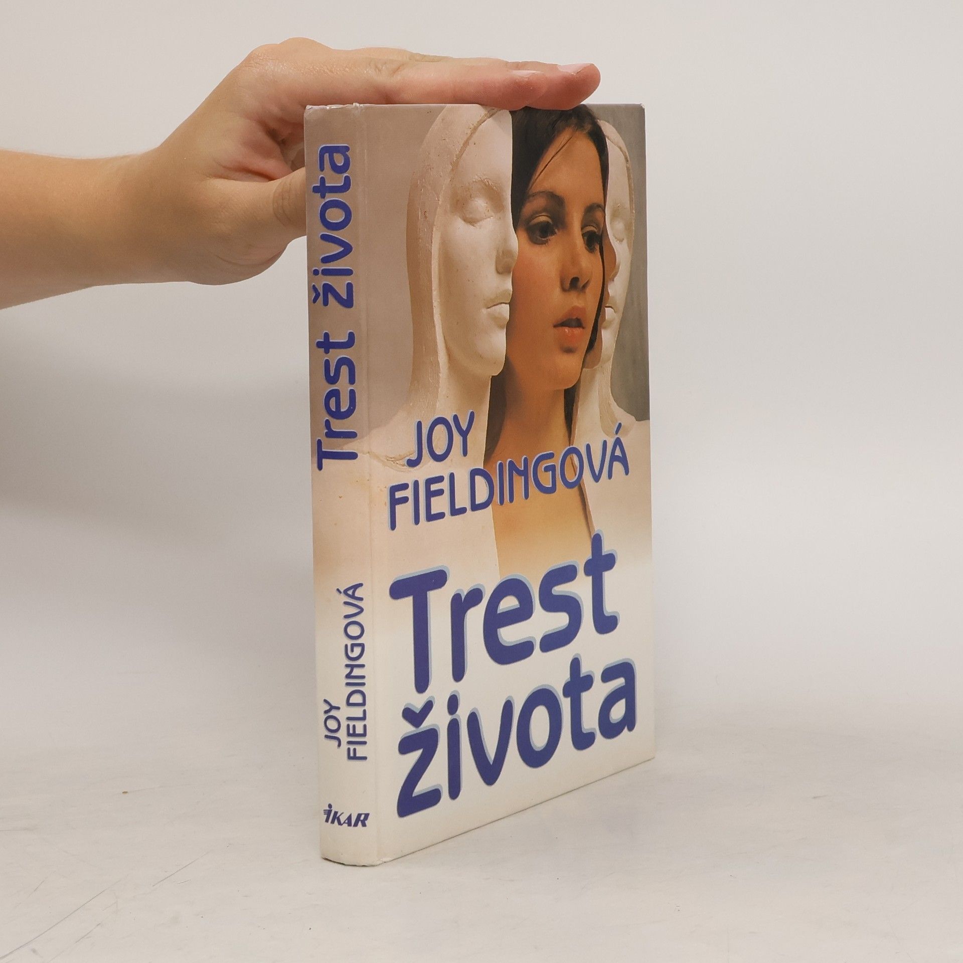 Joy Fielding Trest života