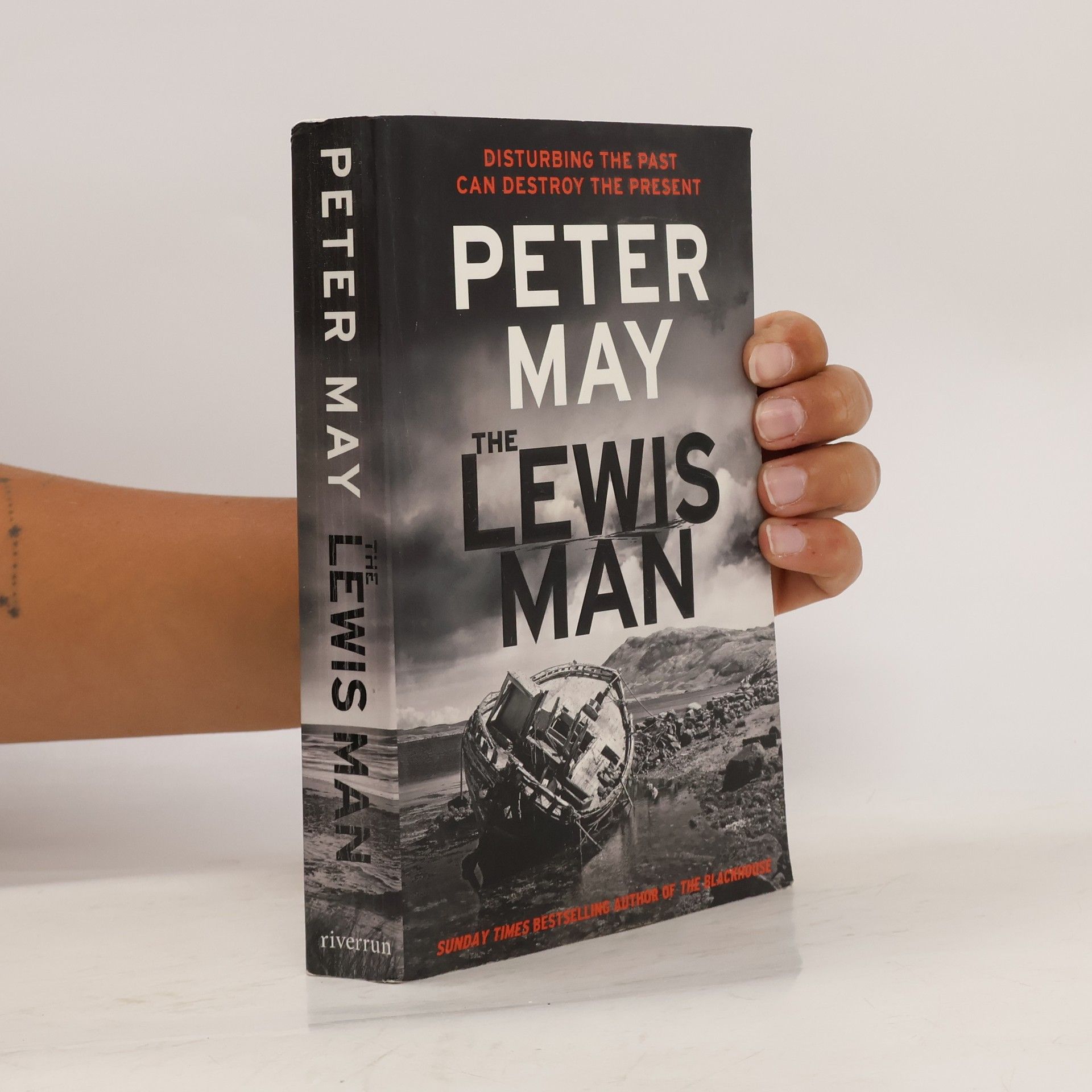 Peter May The Lewis man
