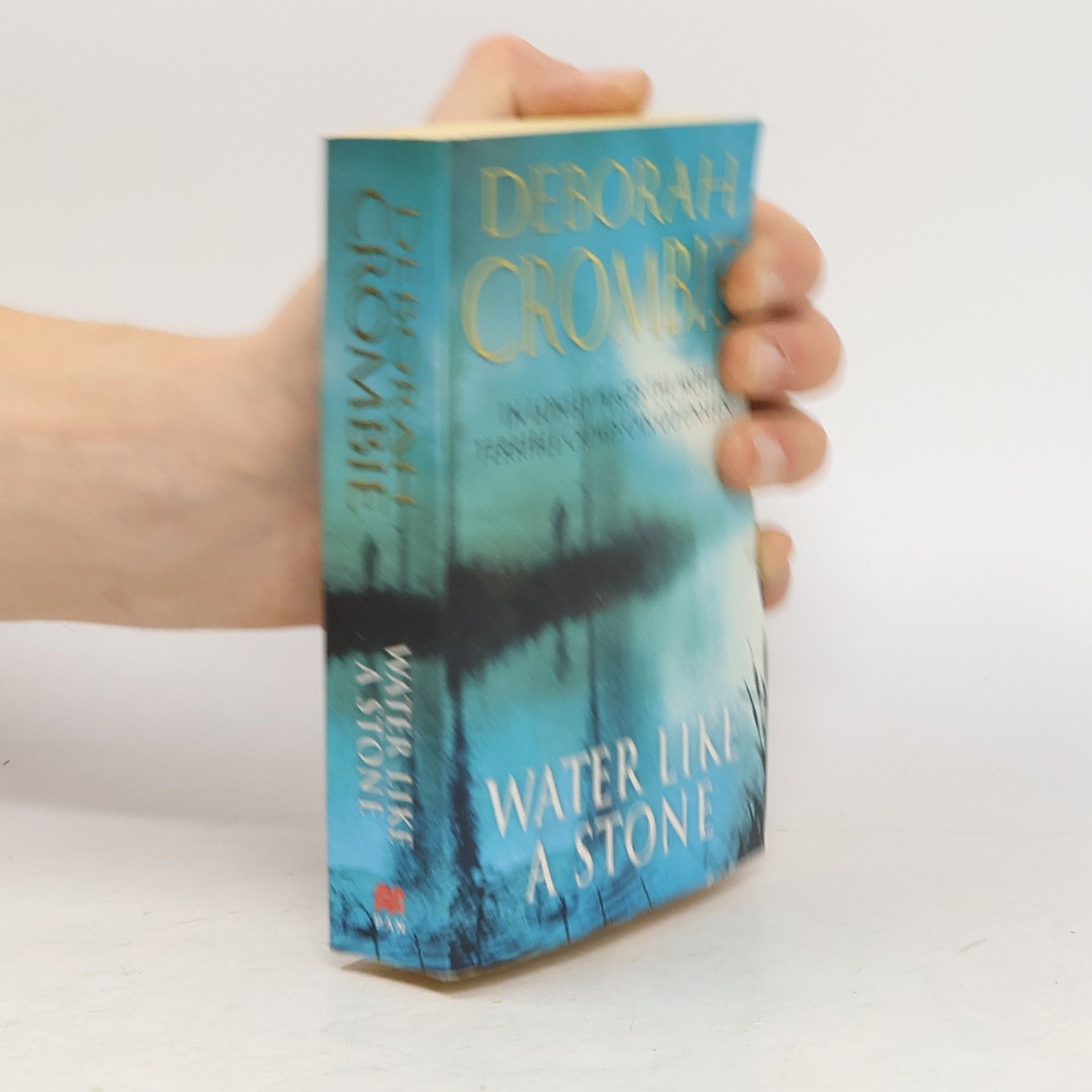 Crombie Deborah Water Like a Stone