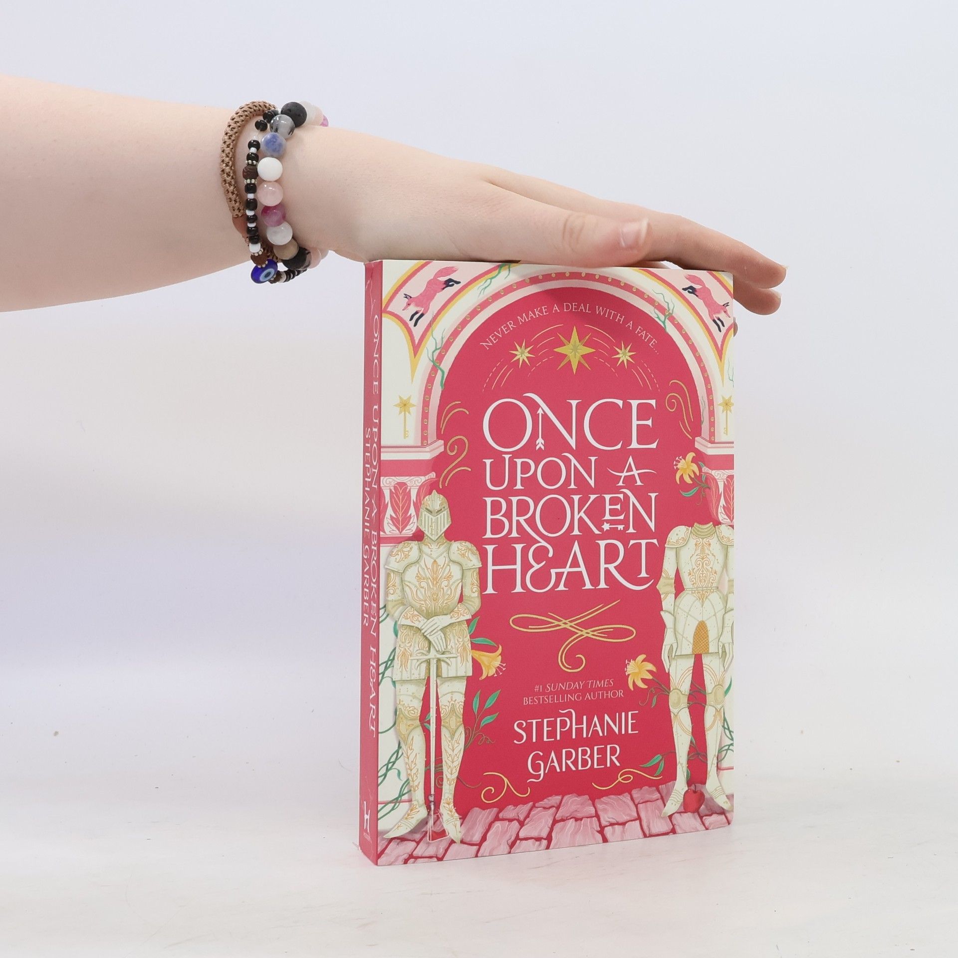 Stephanie Garber Once upon a broken heart