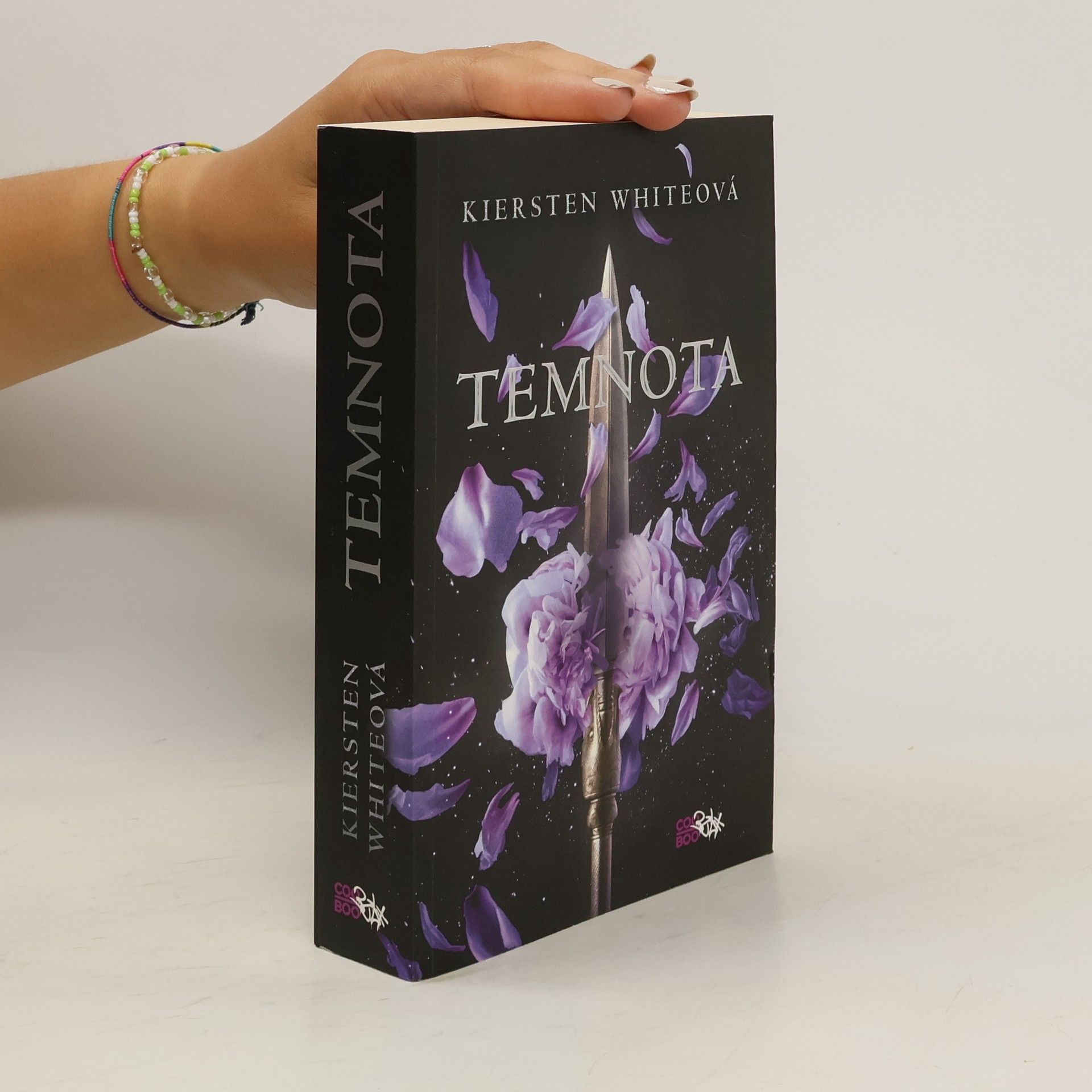 Kiersten White Temnota: Dobyvatelská sága 1