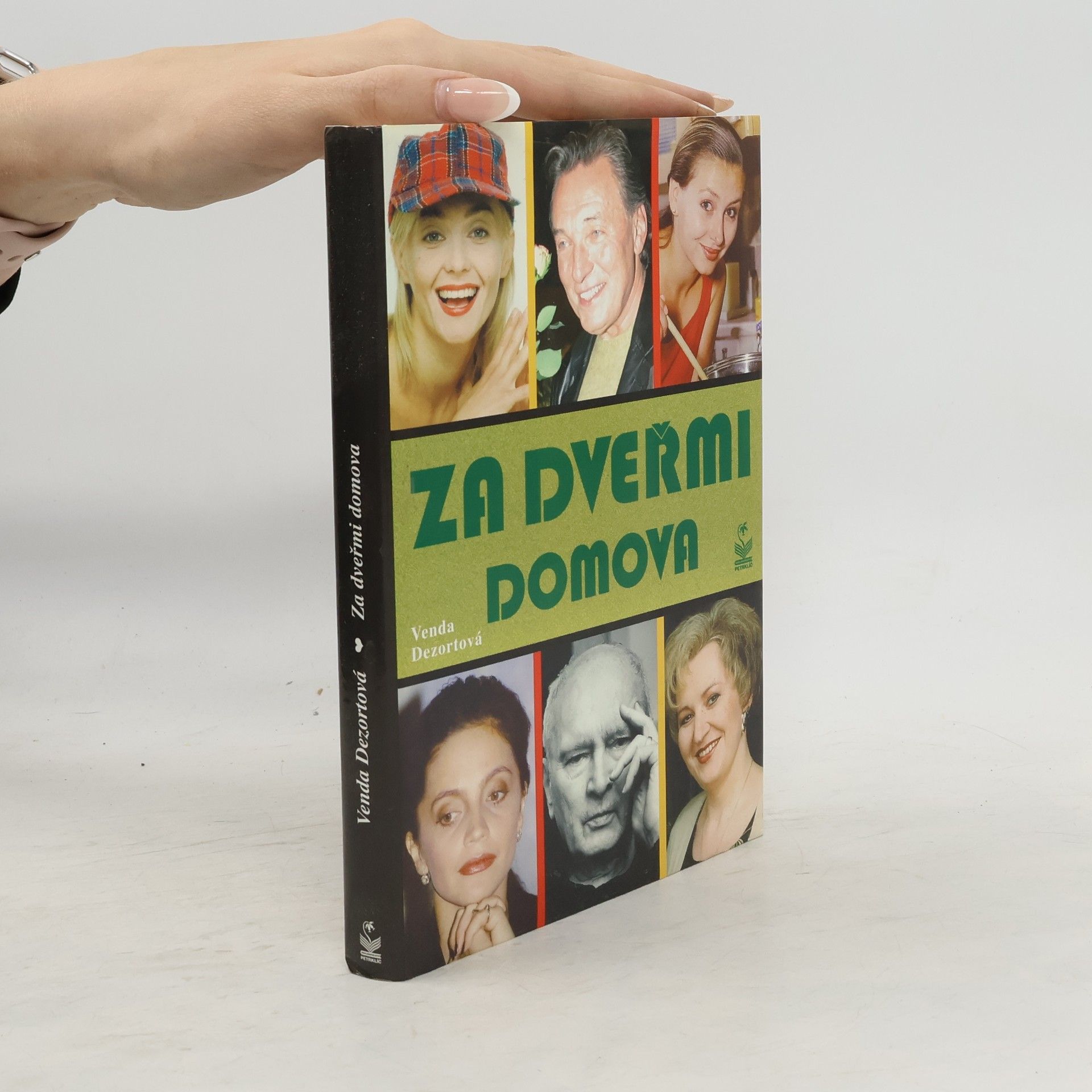 Věnceslava Dezortová Za dveřmi domova