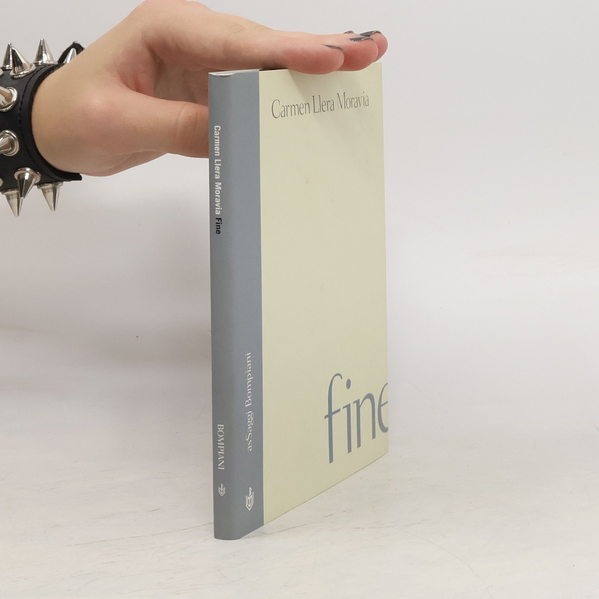 Carmen Llera Moravia Fine