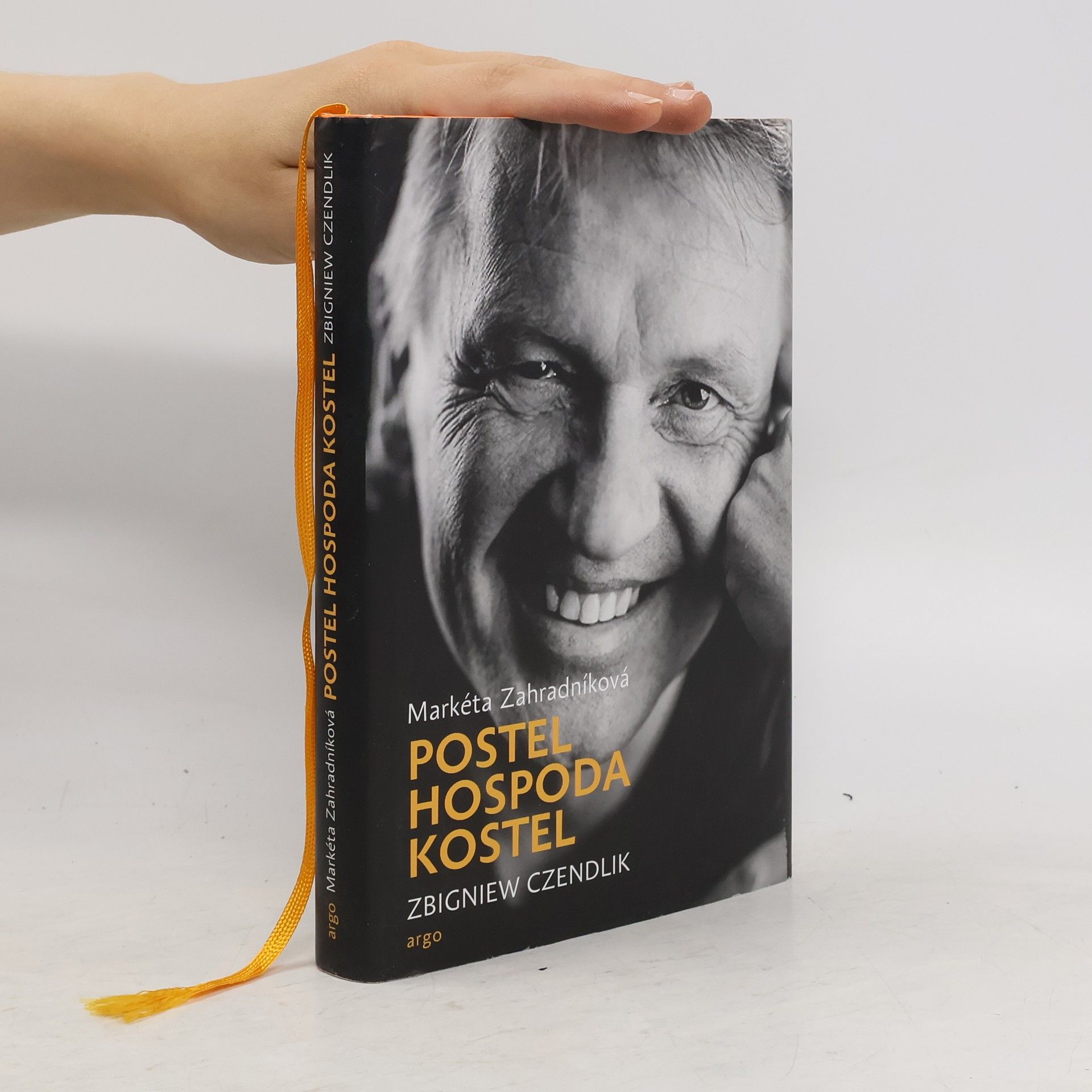 Zbigniew Czendlik Postel, hospoda, kostel