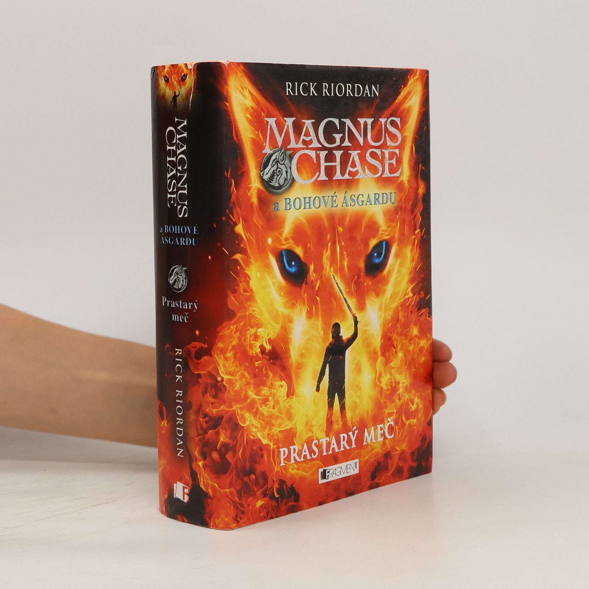 Rick Riordan Magnus Chase a bohové Ásgardu. Prastarý meč