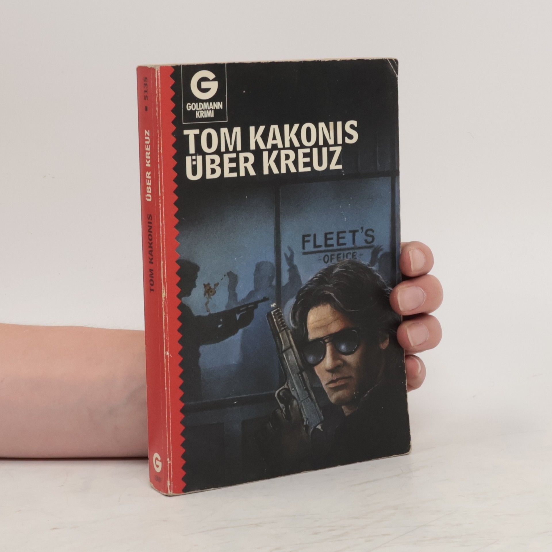 Tom Kakonis Über Kreuz