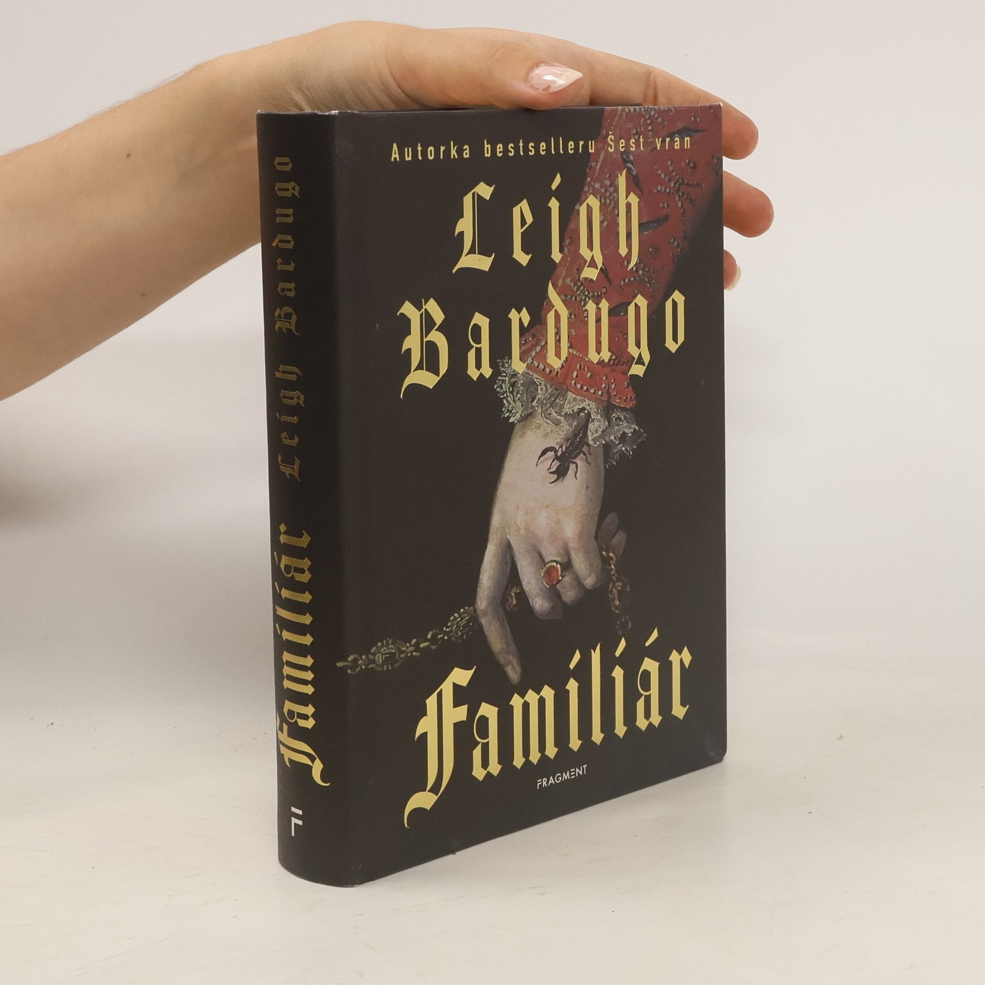 Leigh Bardugo Familiár