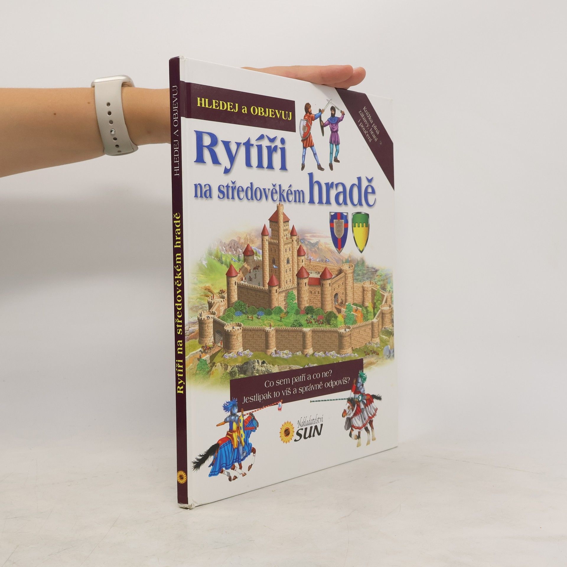 Francisca Valiente Rytíři na středověkém hradě