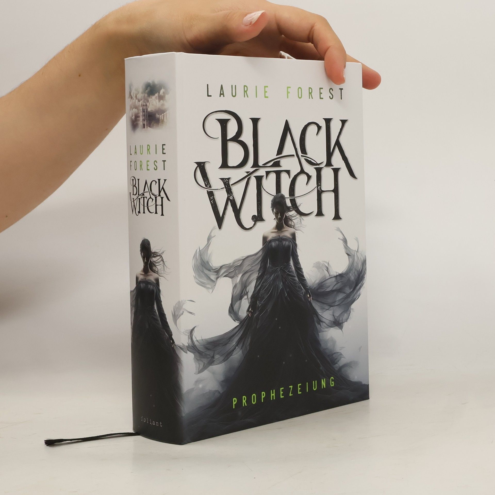 Laurie Forest Black Witch