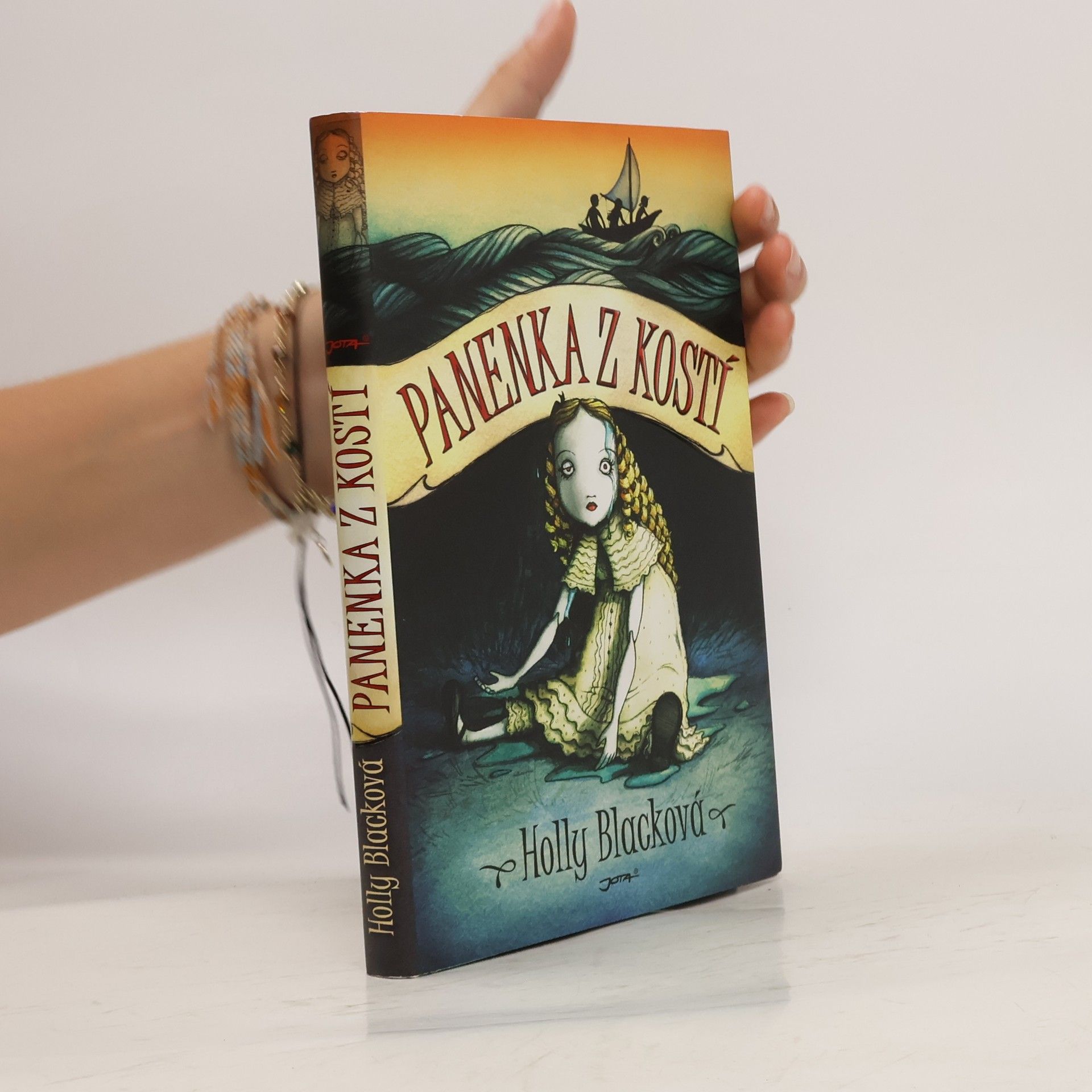 Holly Black Panenka z kostí
