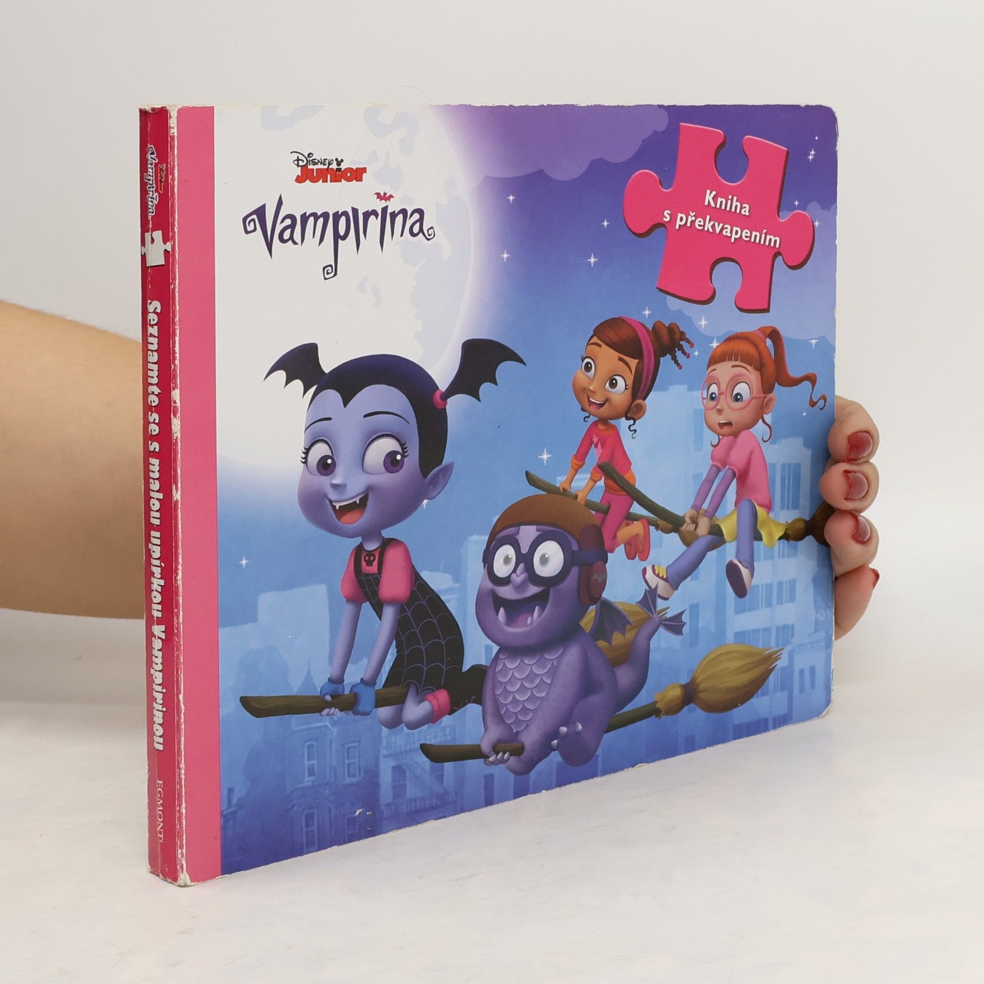 Kolektív autorov Vampirina : kniha s překvapením Vampirina - kniha s překvapením Seznamte se s malou upírkou Vampirinou