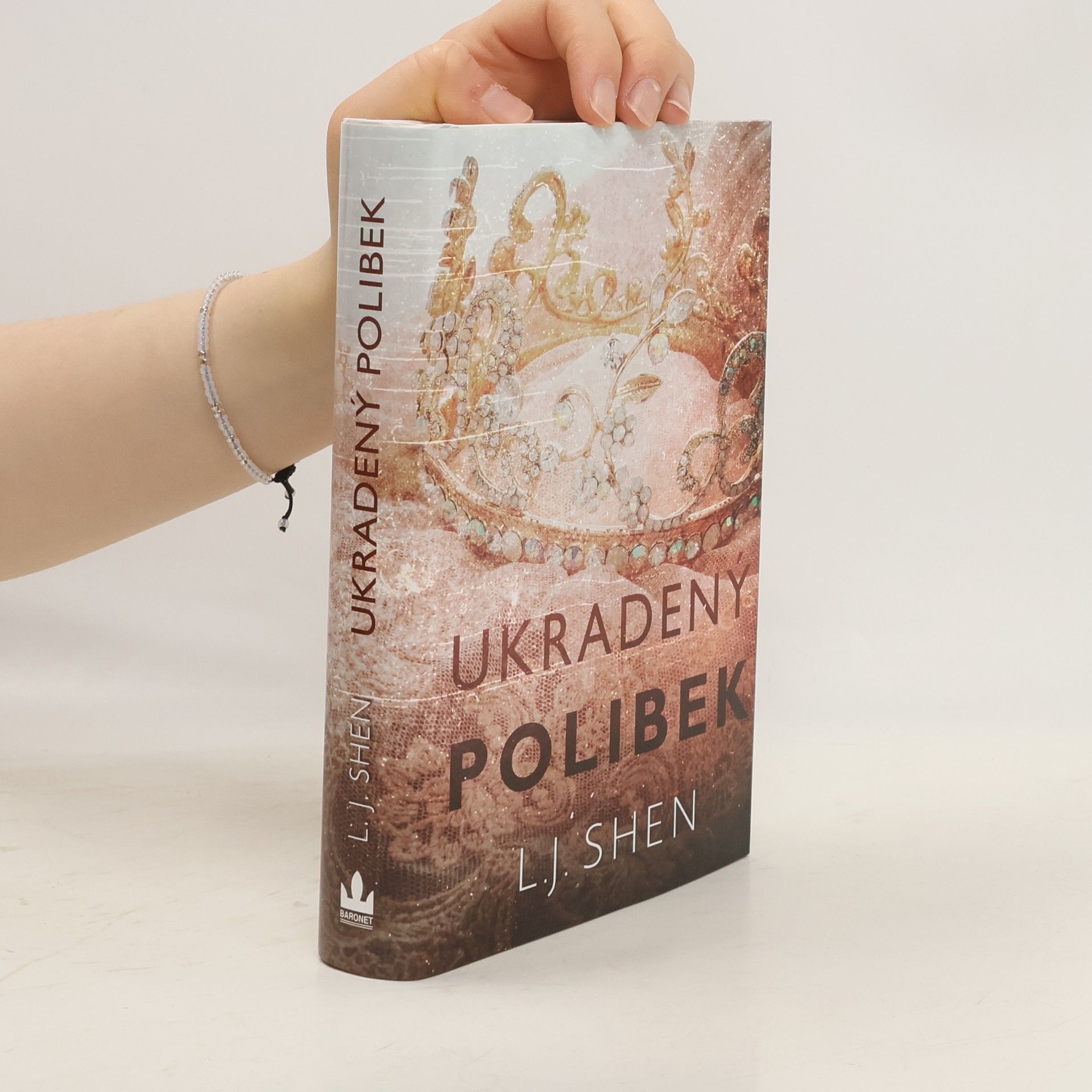 L. J. Shen Ukradený polibek