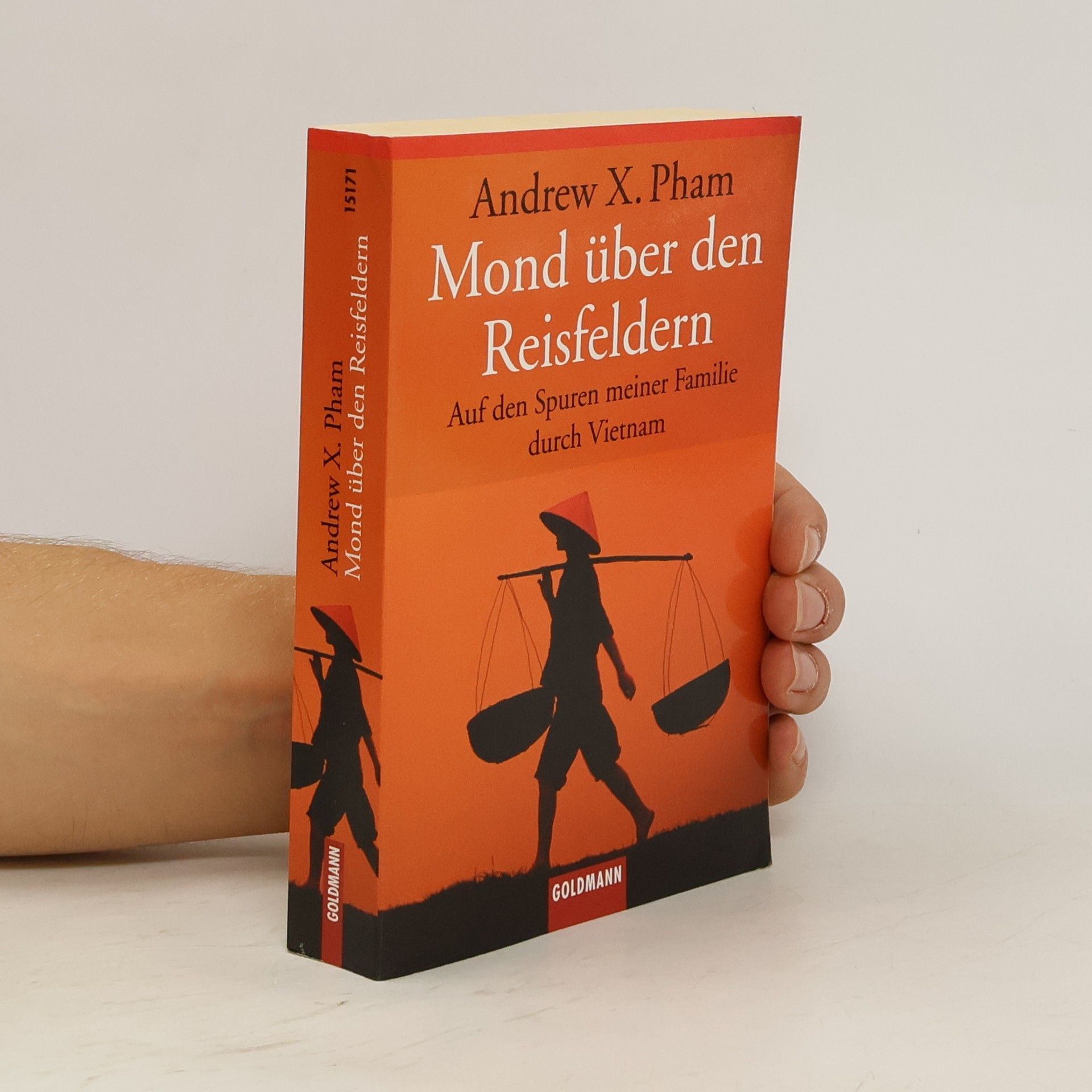 Andrew X. Pham Mond über den Reisfeldern
