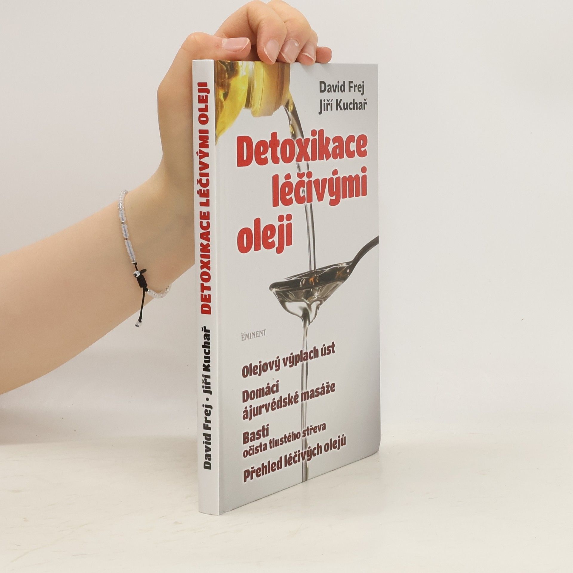 David Frej Detoxikace léčivými oleji : domácí ajurvédské masáže, očista tlustého střeva, olejová očista nosu, olejový výplach úst, přehled léčivých olejů