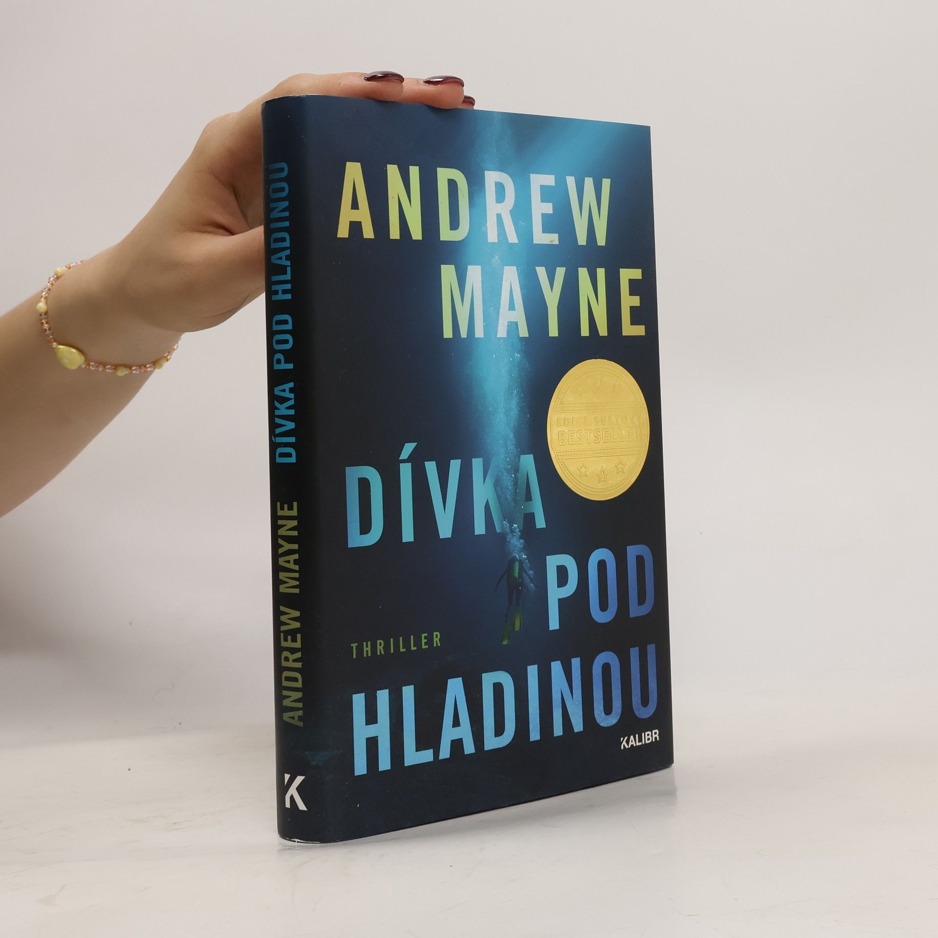 Andrew Mayne Dívka pod hladinou