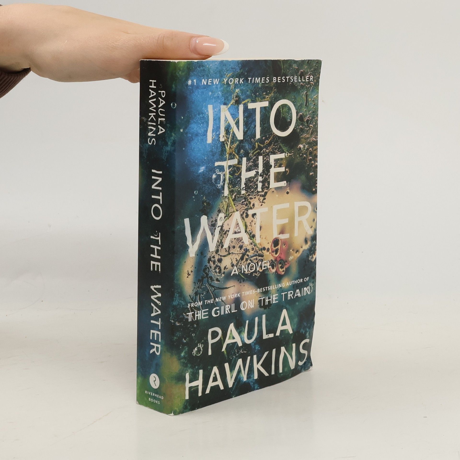 Paula Hawkins Into the Water
