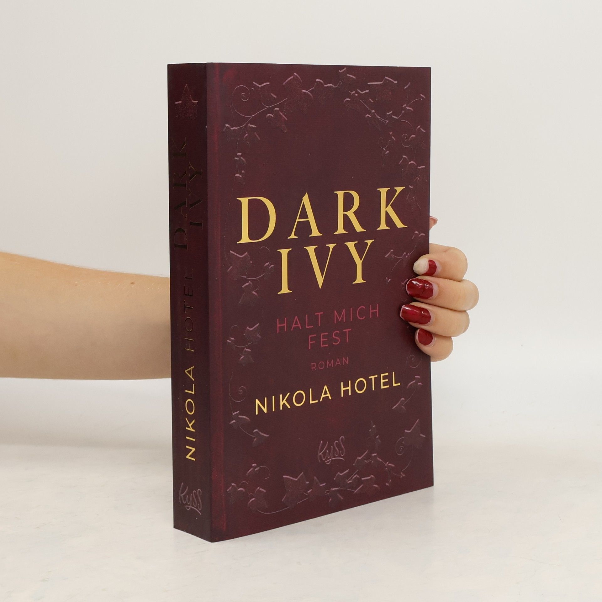 Nikola Hotel Dark Ivy - Halt mich fest
