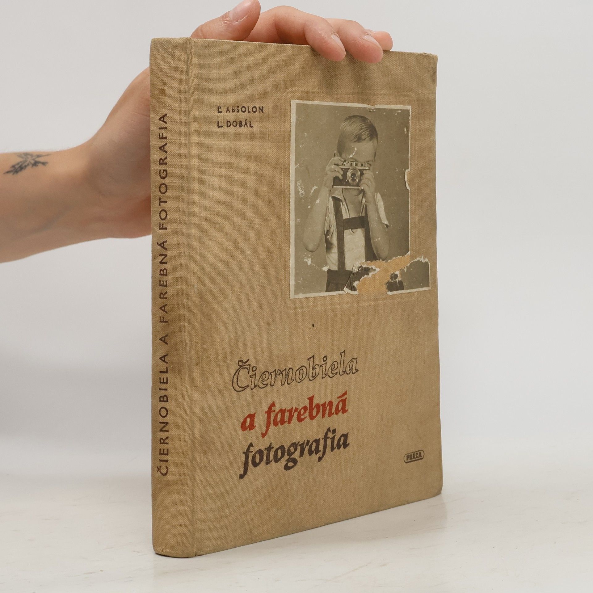 L. Dobal Čiernobiela a farebná fotografia