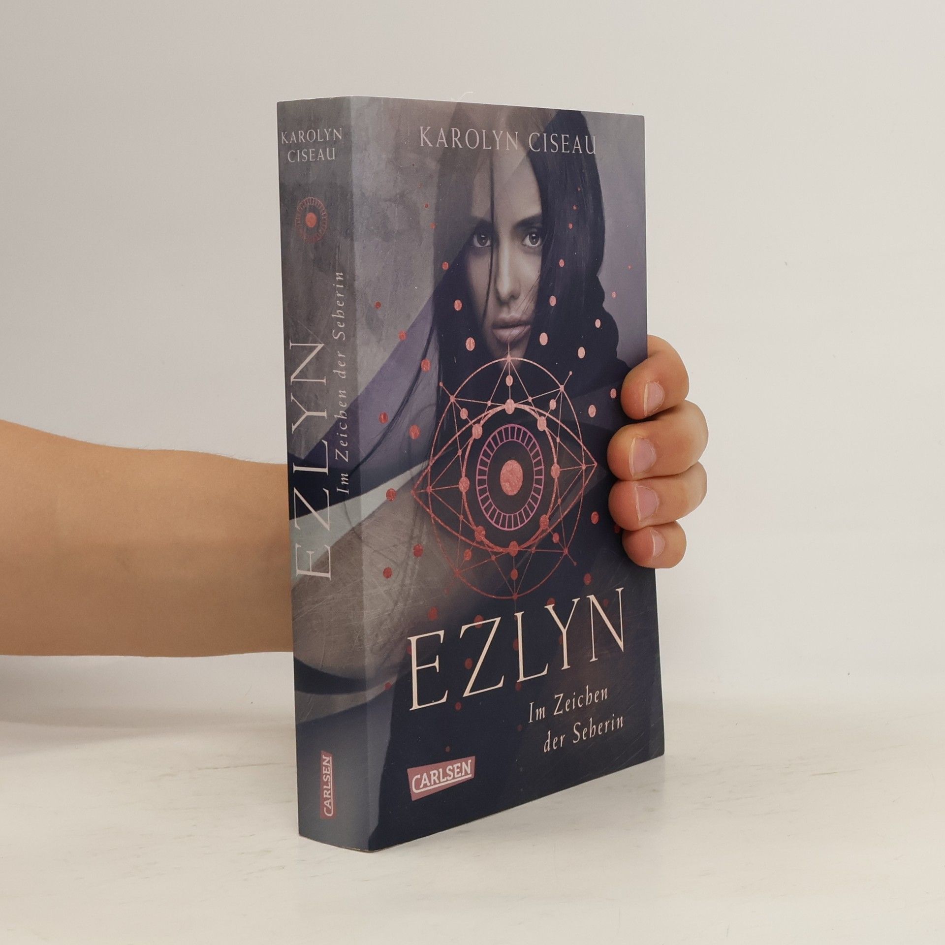 Karolyn Ciseau Ezlyn