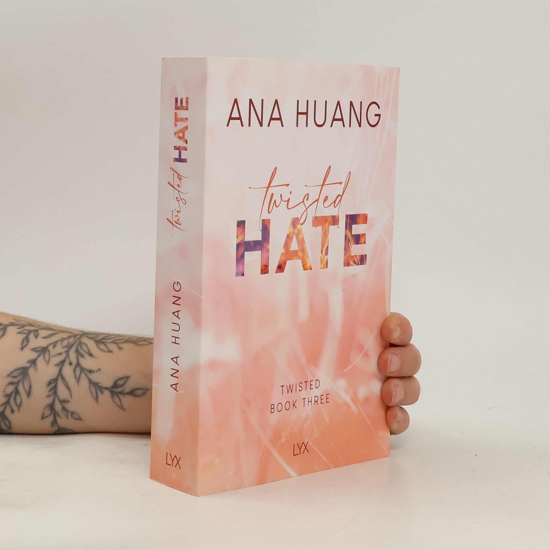 Ana Huang Twisted Hate: English Edition by LYX