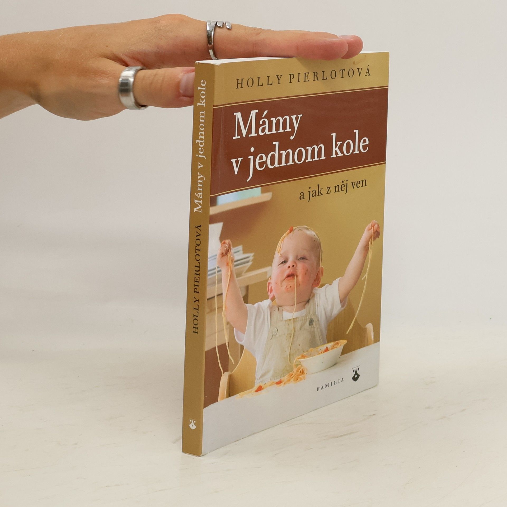 Holly Pierlot Mámy v jednom kole