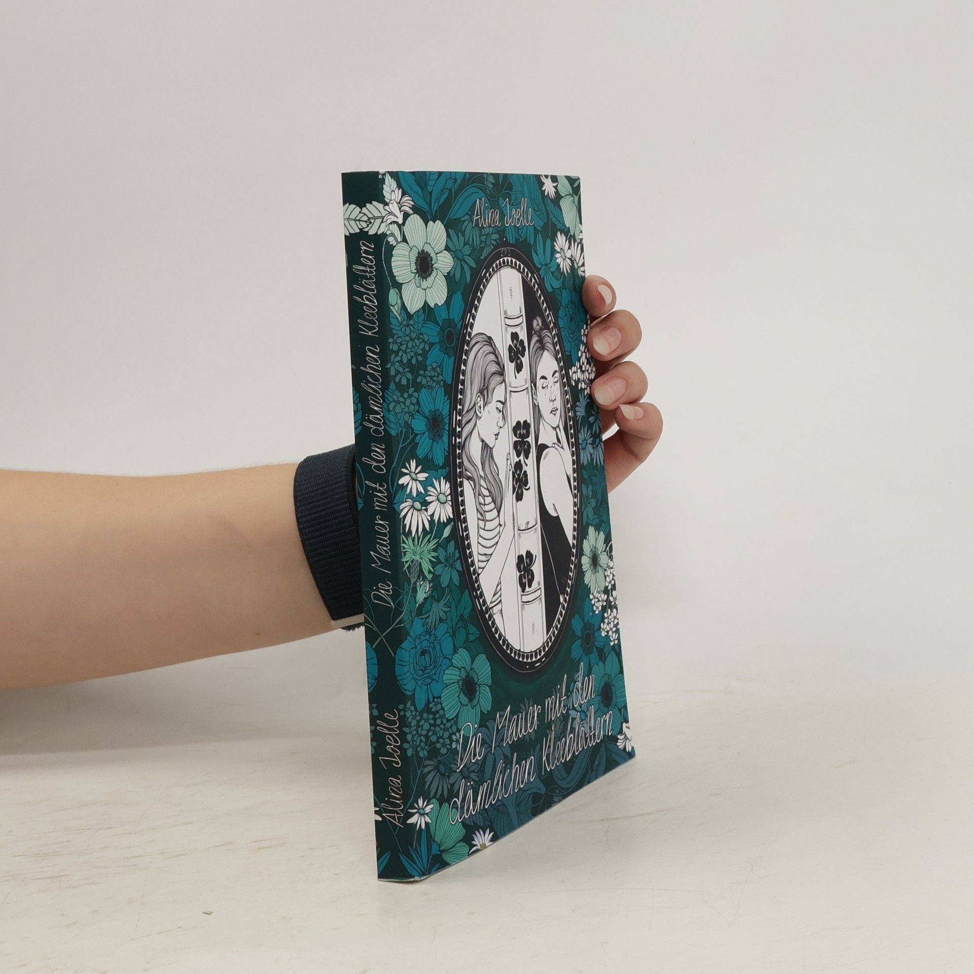 Die Mauer mit den dämlichen Kleeblättern