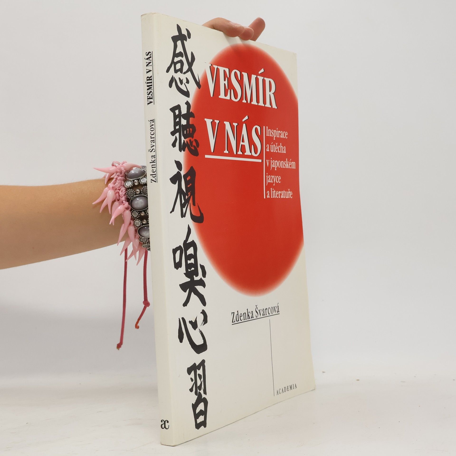 Zdenka Švarcová Vesmír v nás: Inspirace a útěcha v japonském jazyce a literatuře