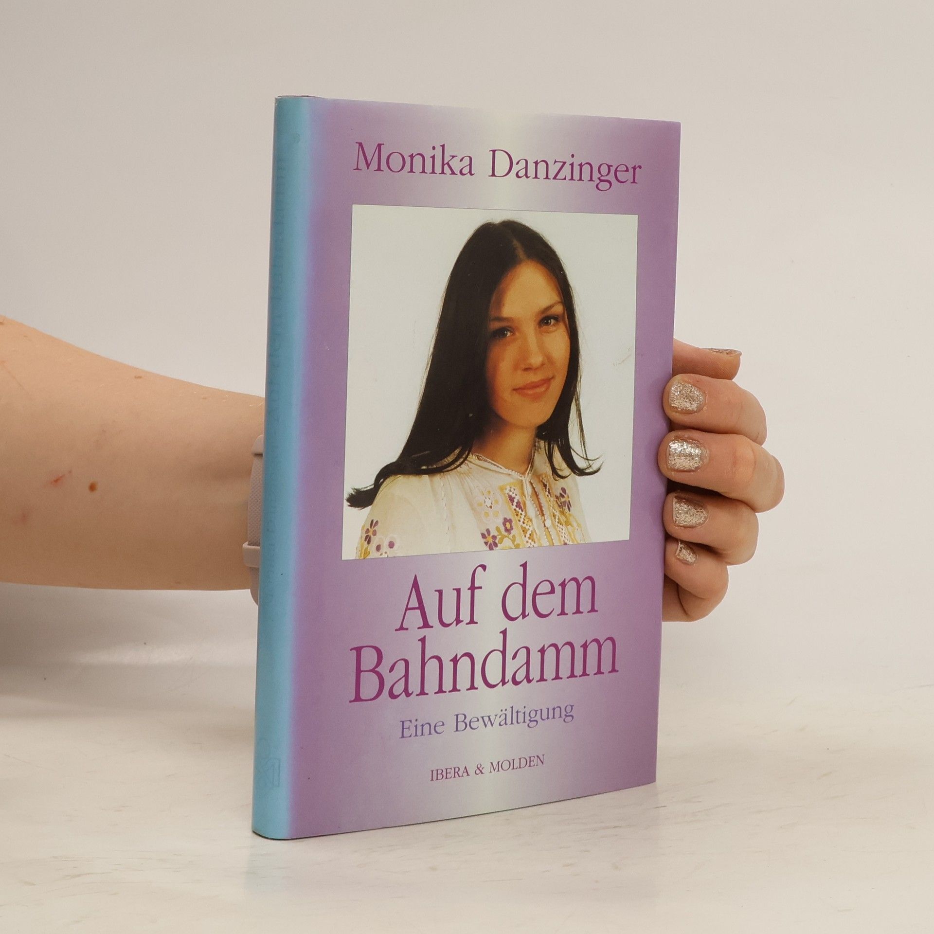 Monika Danzinger Auf dem Bahndamm
