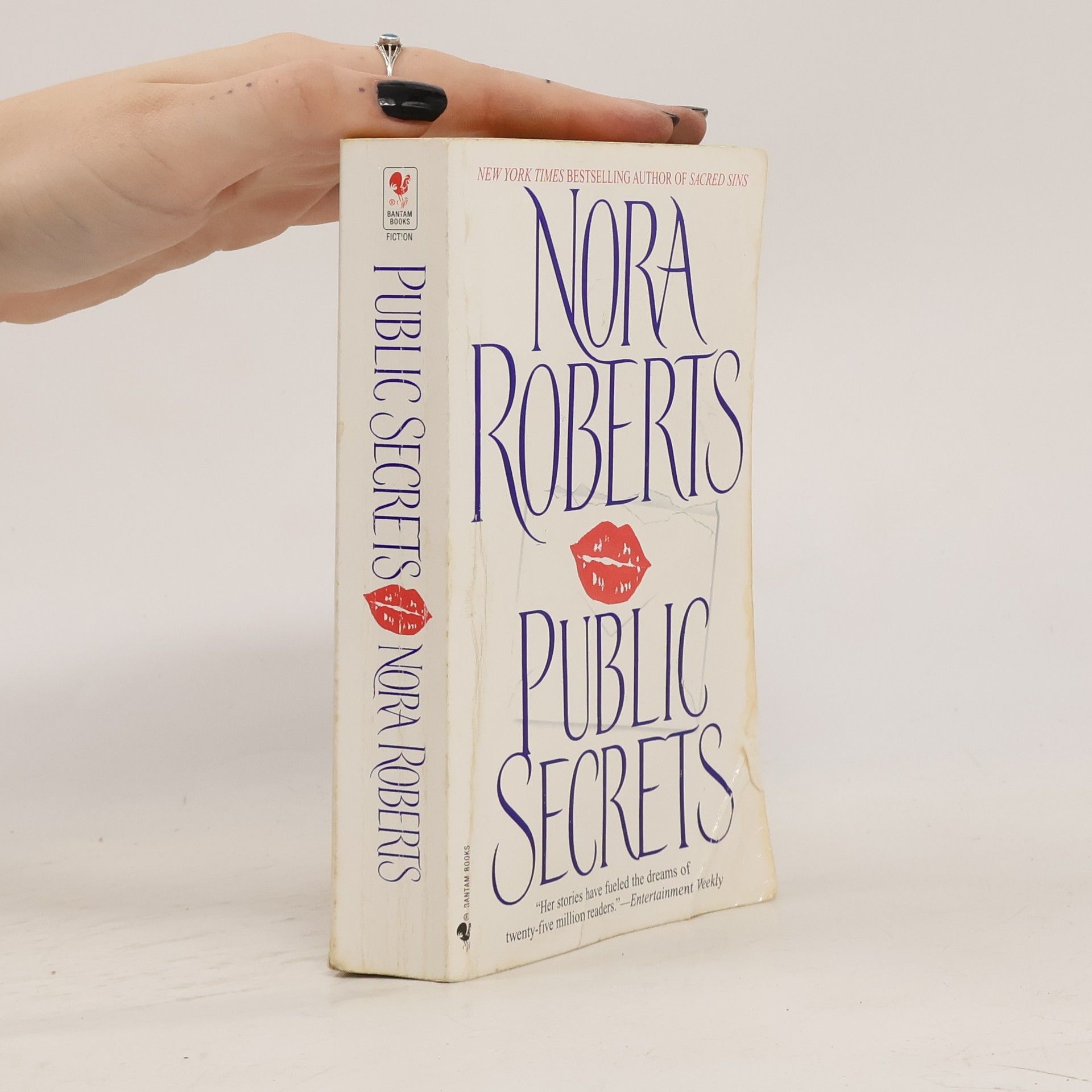 Nora Roberts Public Secrets