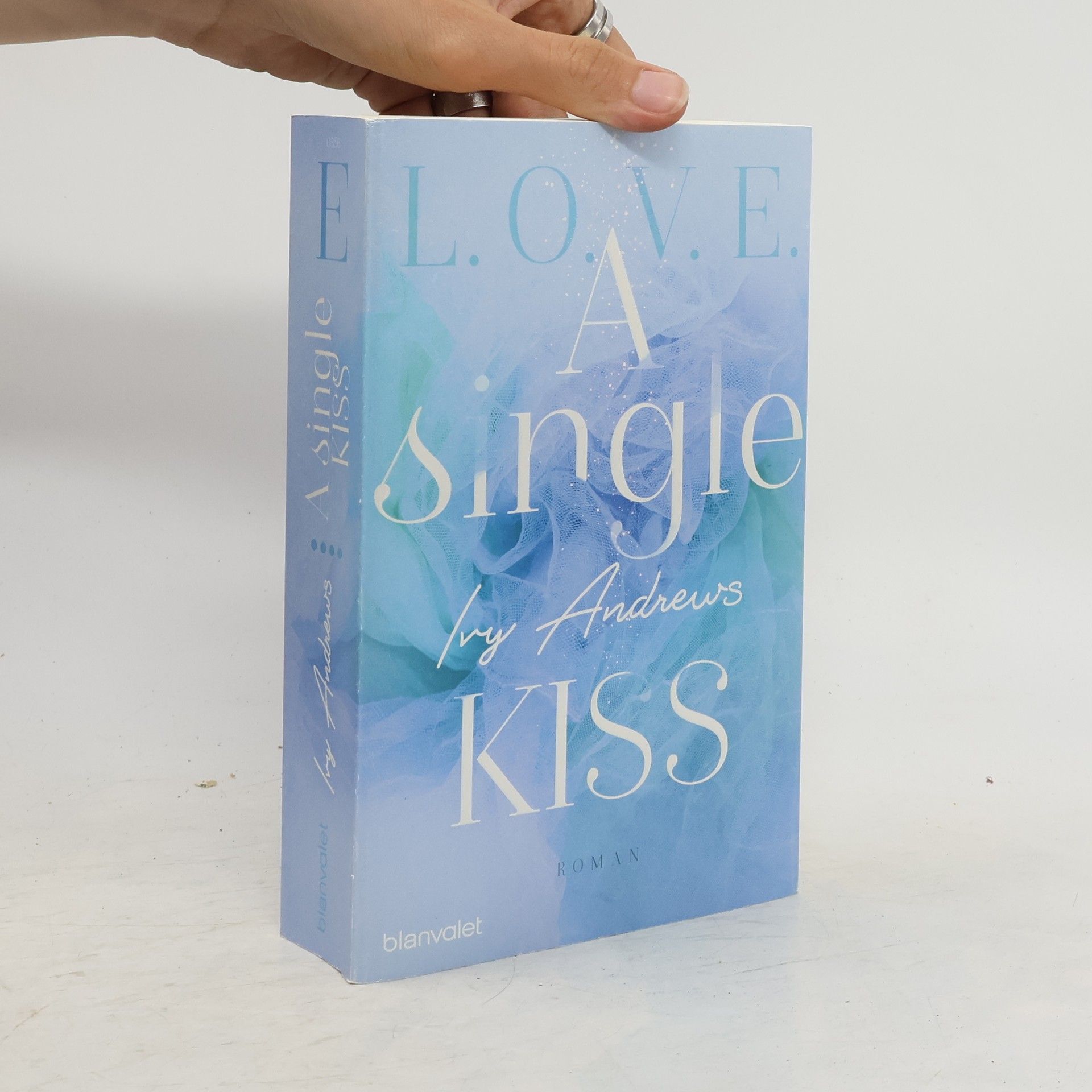 Ivy Andrews L.O.V.E. 4: A single kiss