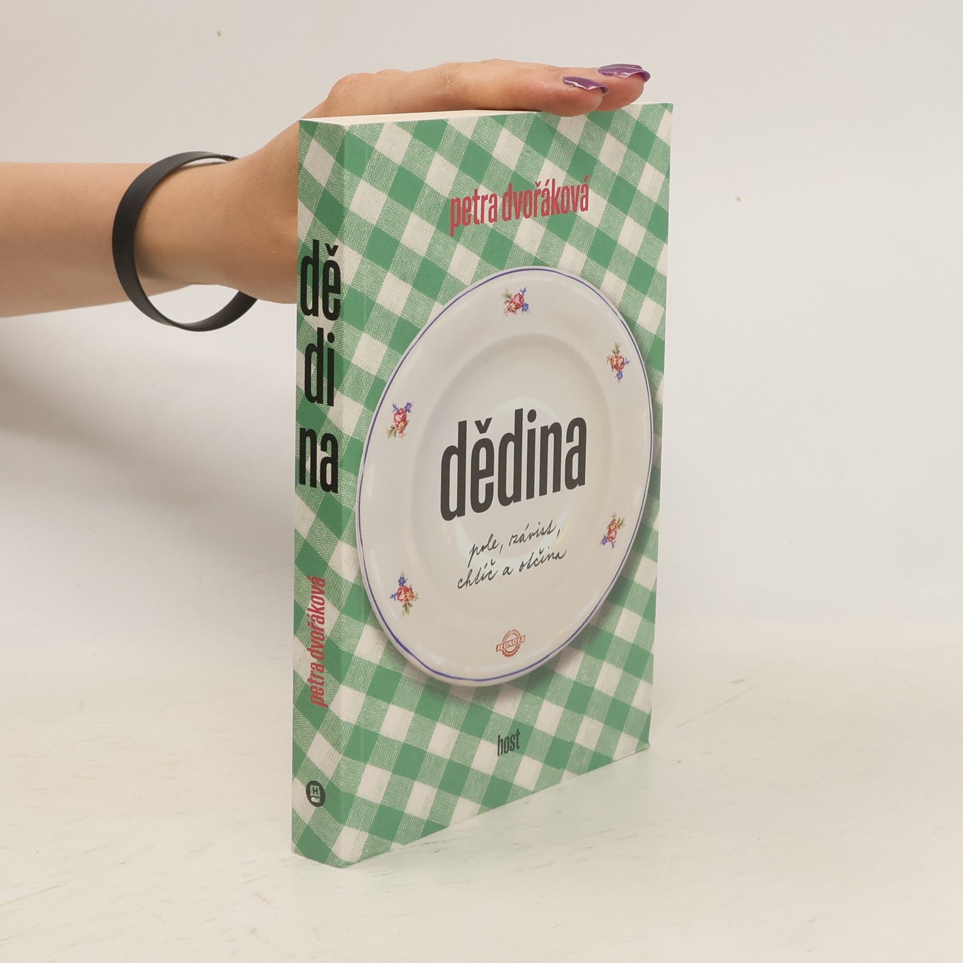 Petra Dvořáková Dědina. Pole, závist, chtíč a otčina