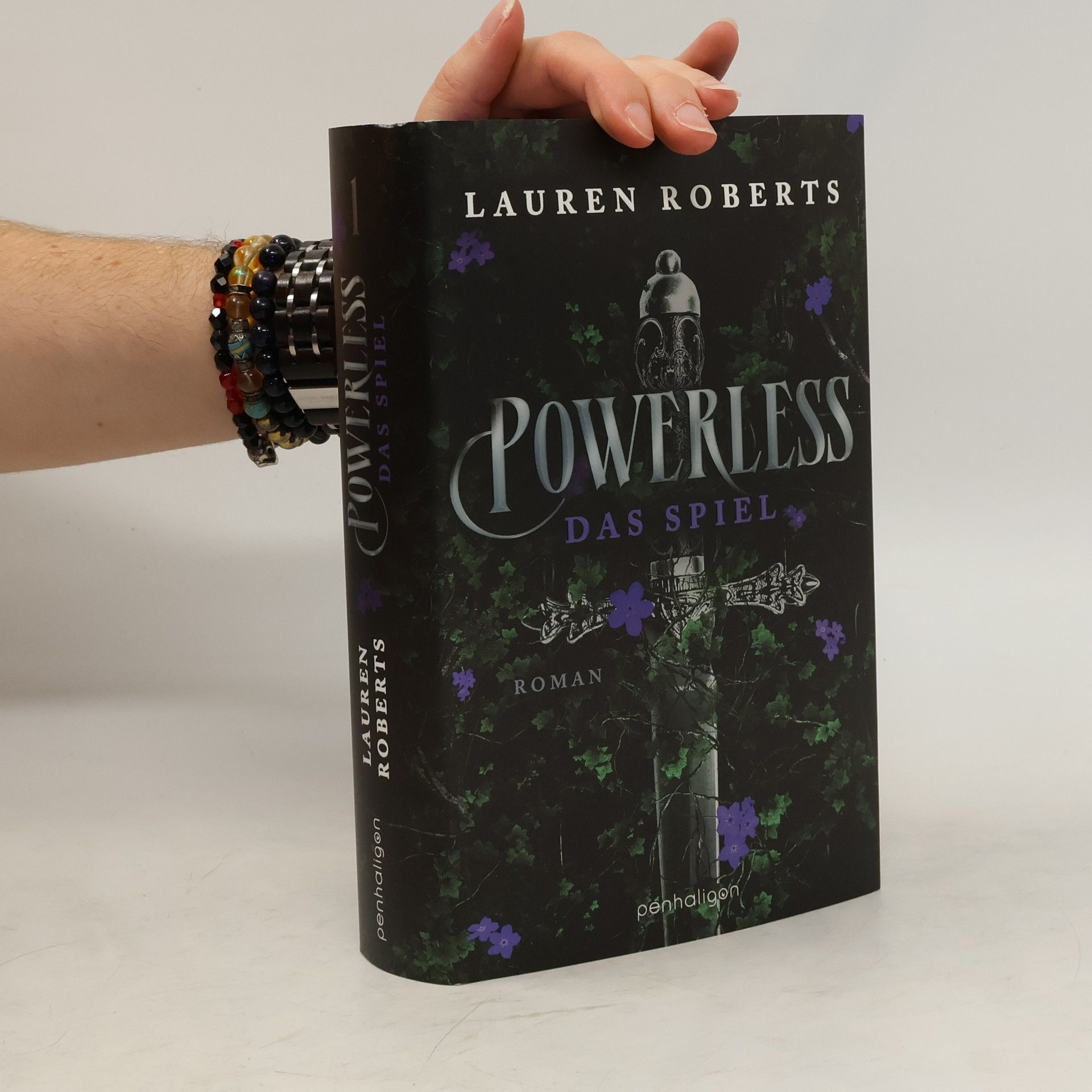 Lauren Roberts Powerless. Das Spiel