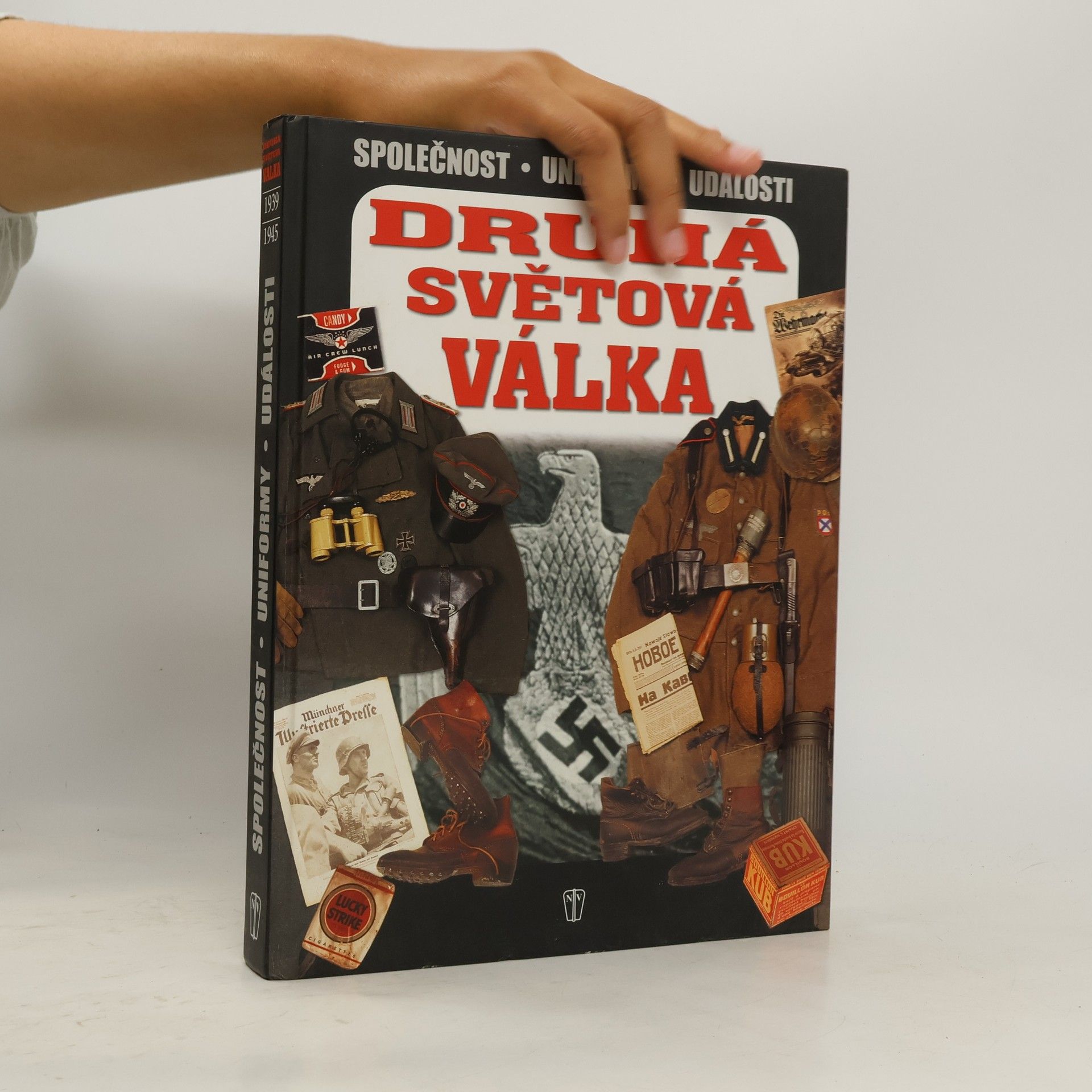 Petr Tůma Druhá světová válka : 1939-1945 : dobové předměty a uniformy