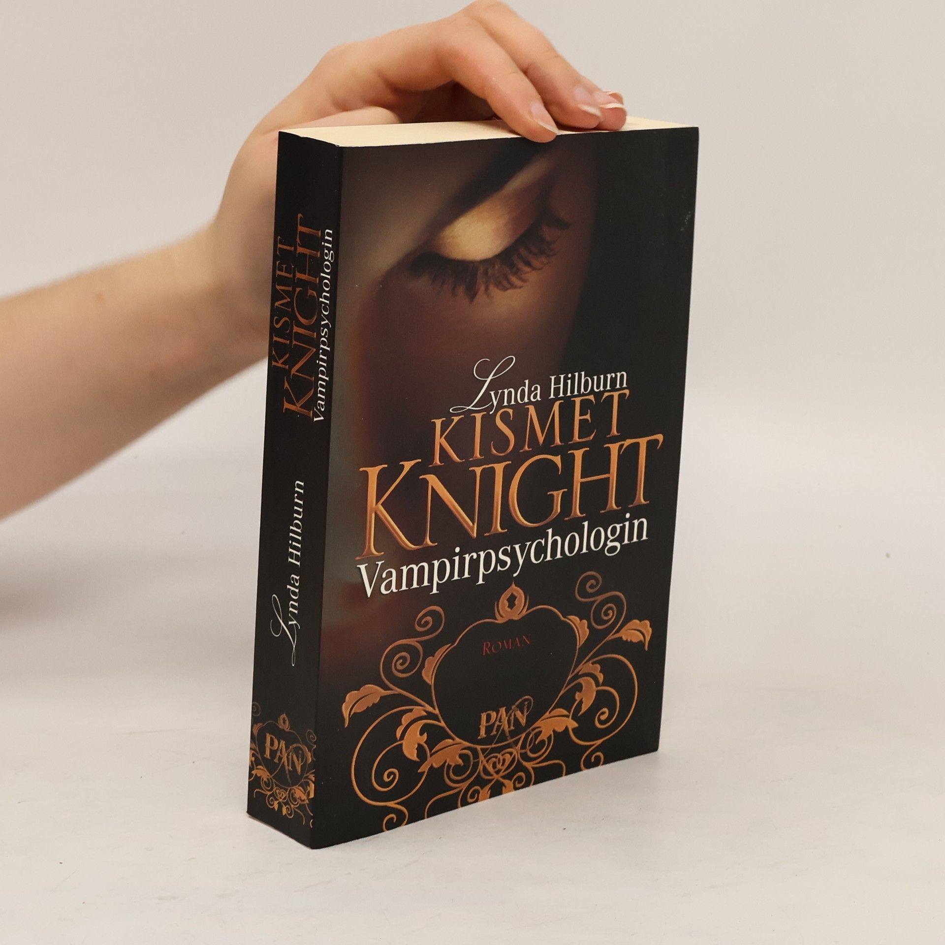 Lynda Hilburn Kismet Knight, Vampirpsychologin