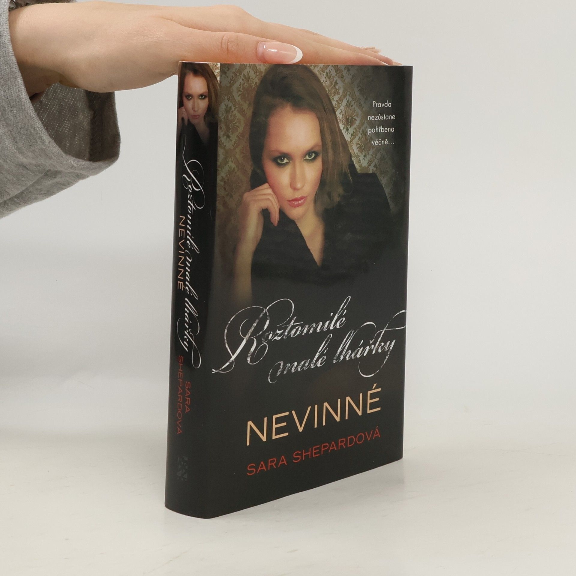Sara Shepard Roztomilé malé lhářky. Nevinné
