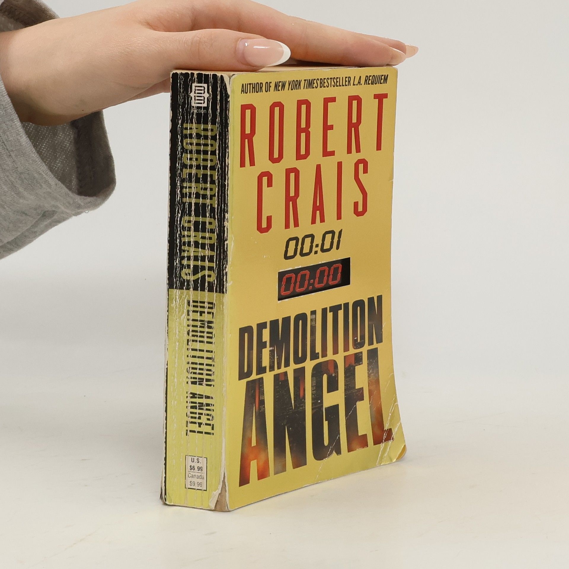 Robert Crais Demolition Angel