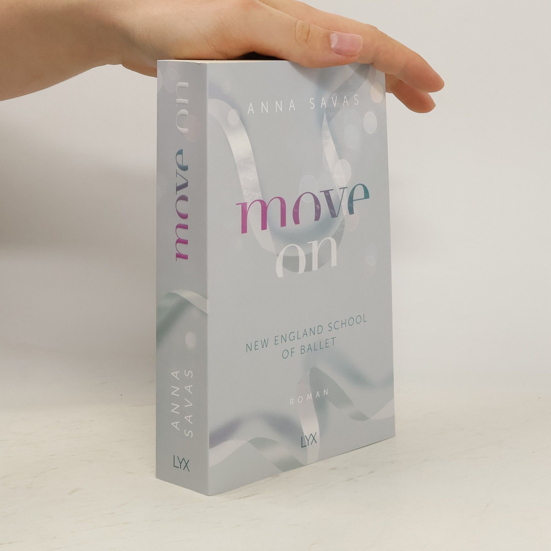 Anna Savas Move On
