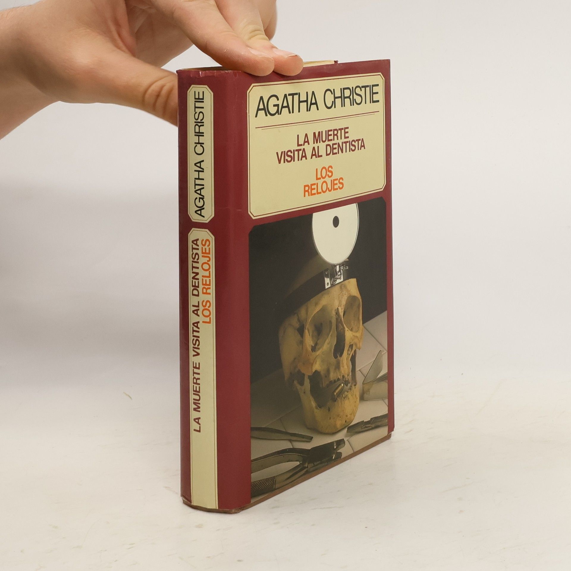 Agatha Christie La muerte visita al dentista; Los relojes