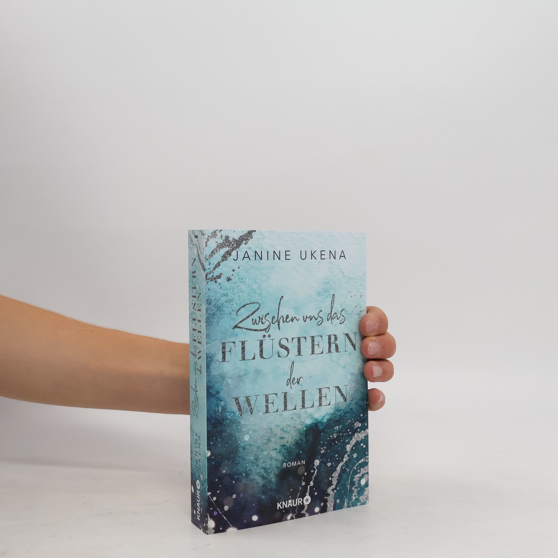 Janine Ukena Zwischen uns das Flüstern der Wellen / Sylt Suspense Bd.2