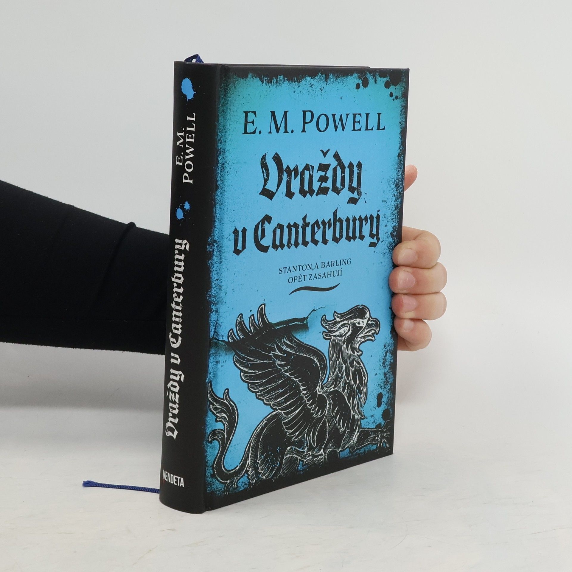 E. M. Powell Vraždy v Canterbury
