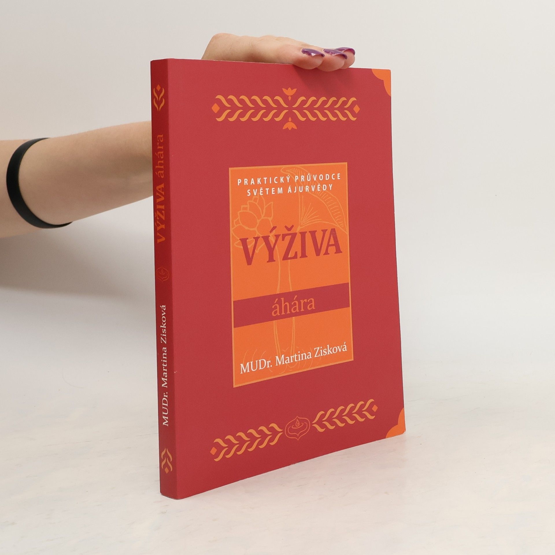 Martina Doležalová Zisková Výživa - Áhára : praktický průvodce světem ajurvédy
