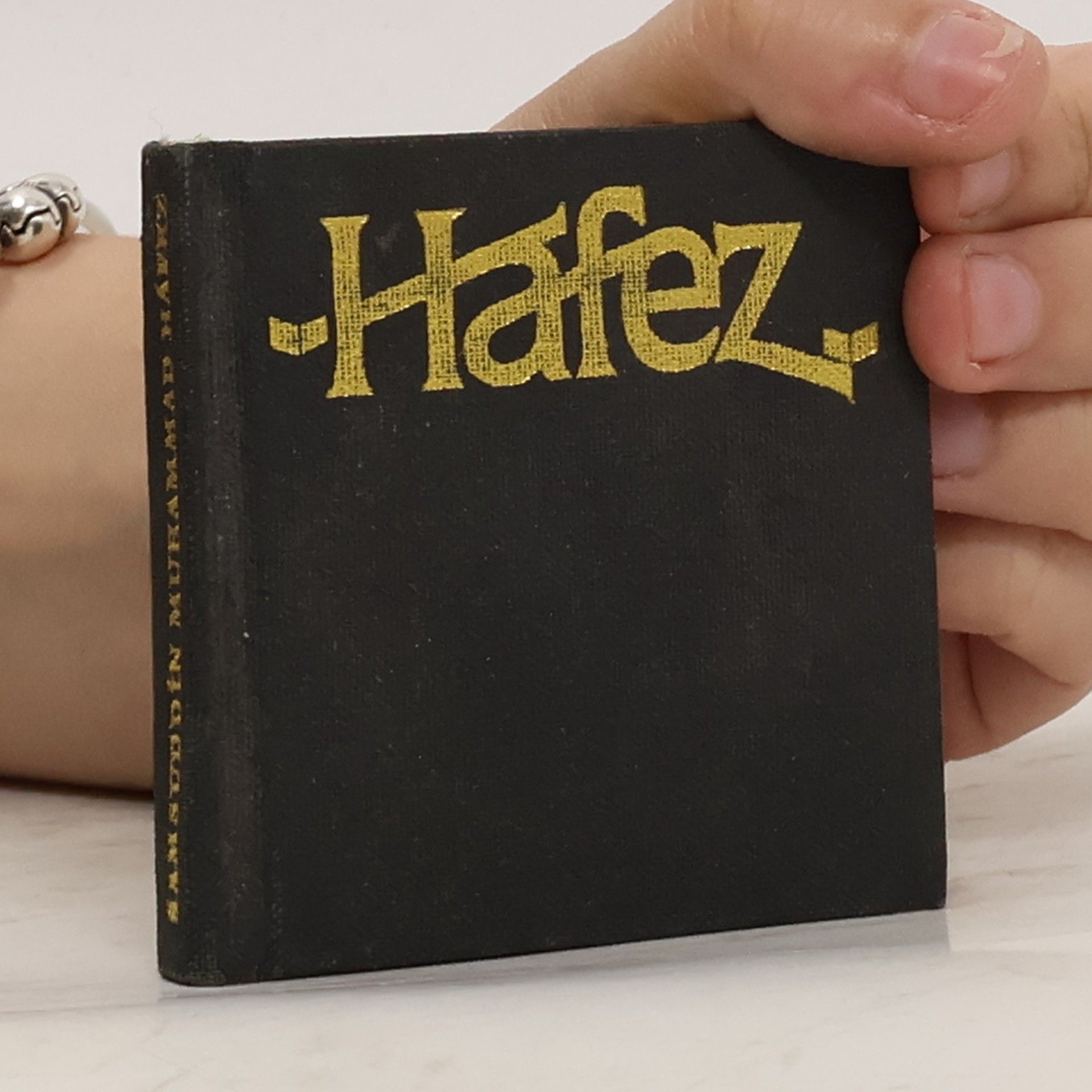 Chvádže Šamsuddín Muhammad Háfíz Co zbude z růží, když je slavík zradí