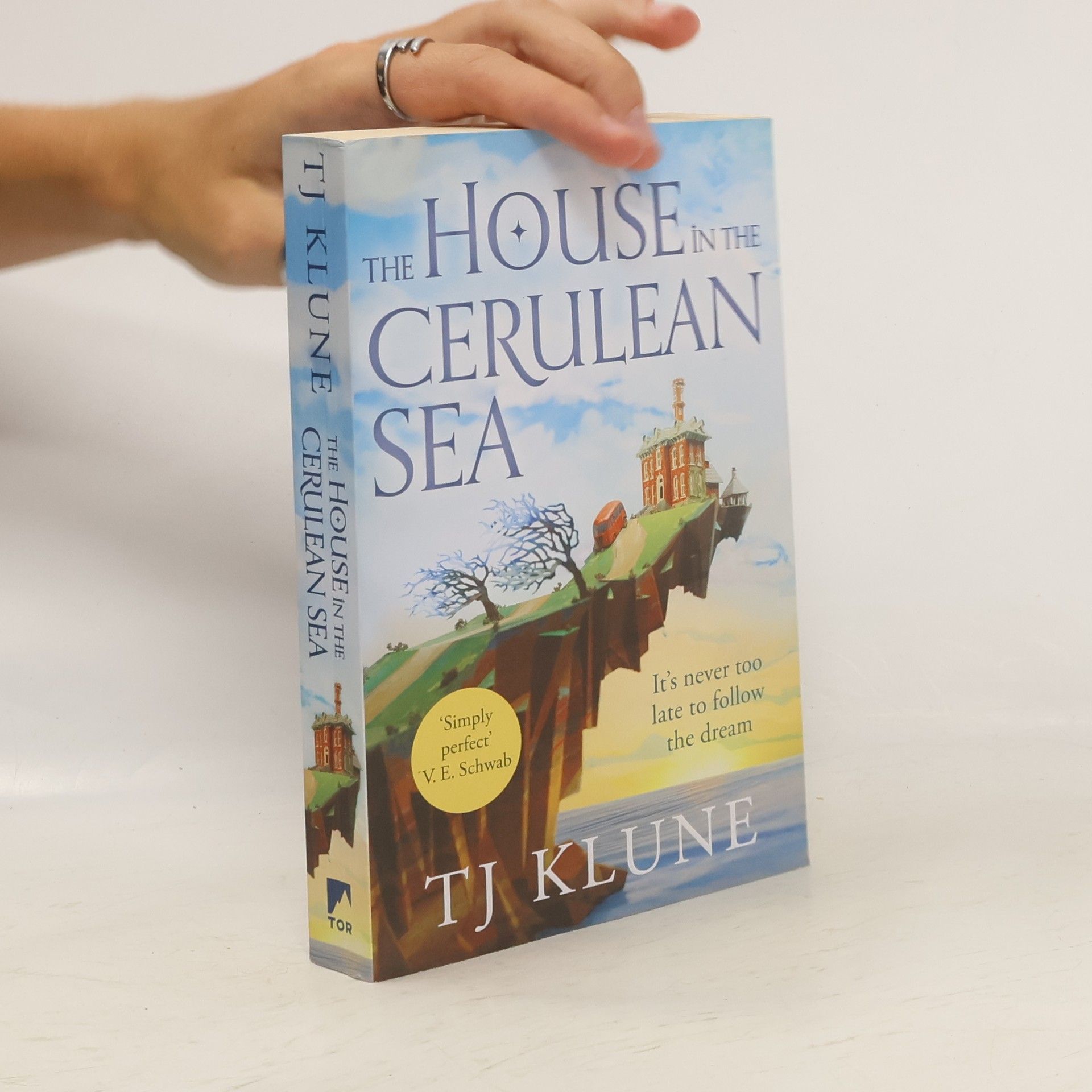 T. J. Klune The house in the Cerulean Sea