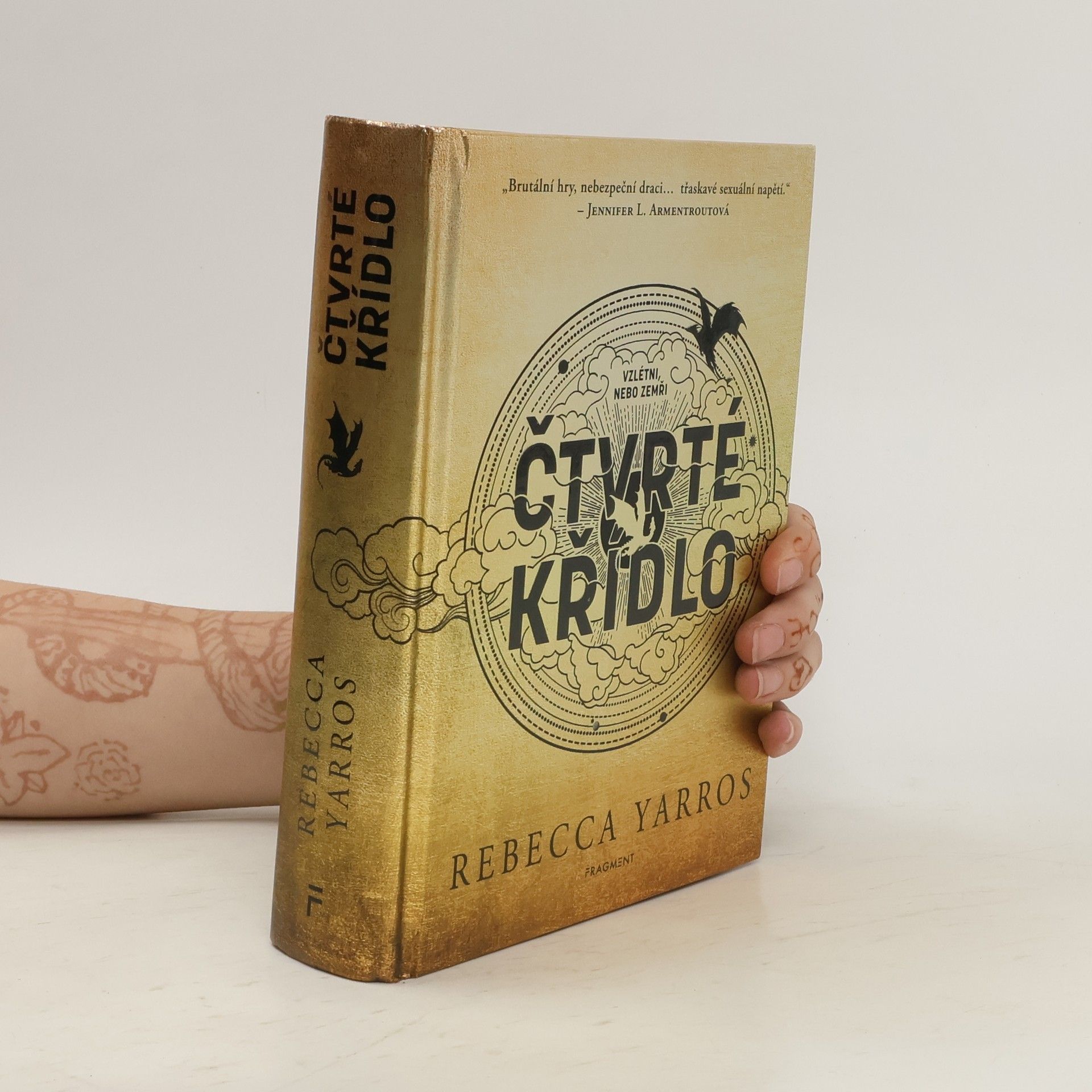 Rebecca Yarros Čtvrté křídlo