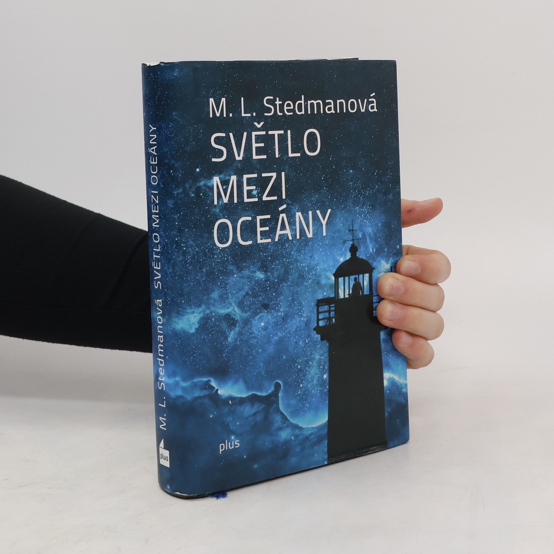 M. L. Stedman Světlo mezi oceány