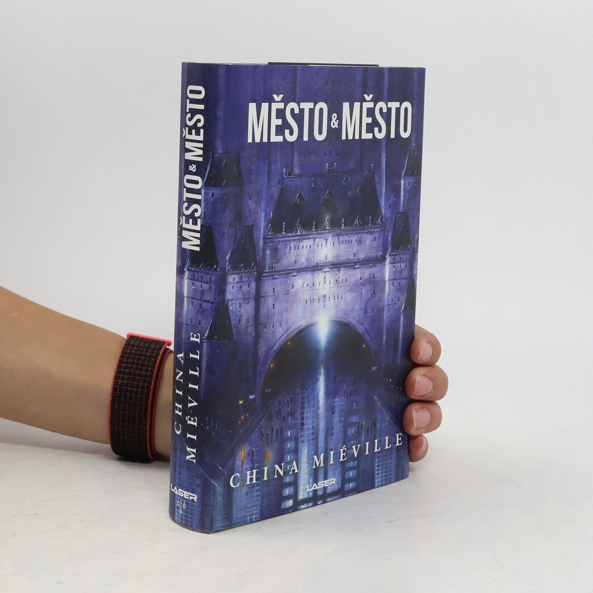 China Miéville Město & město