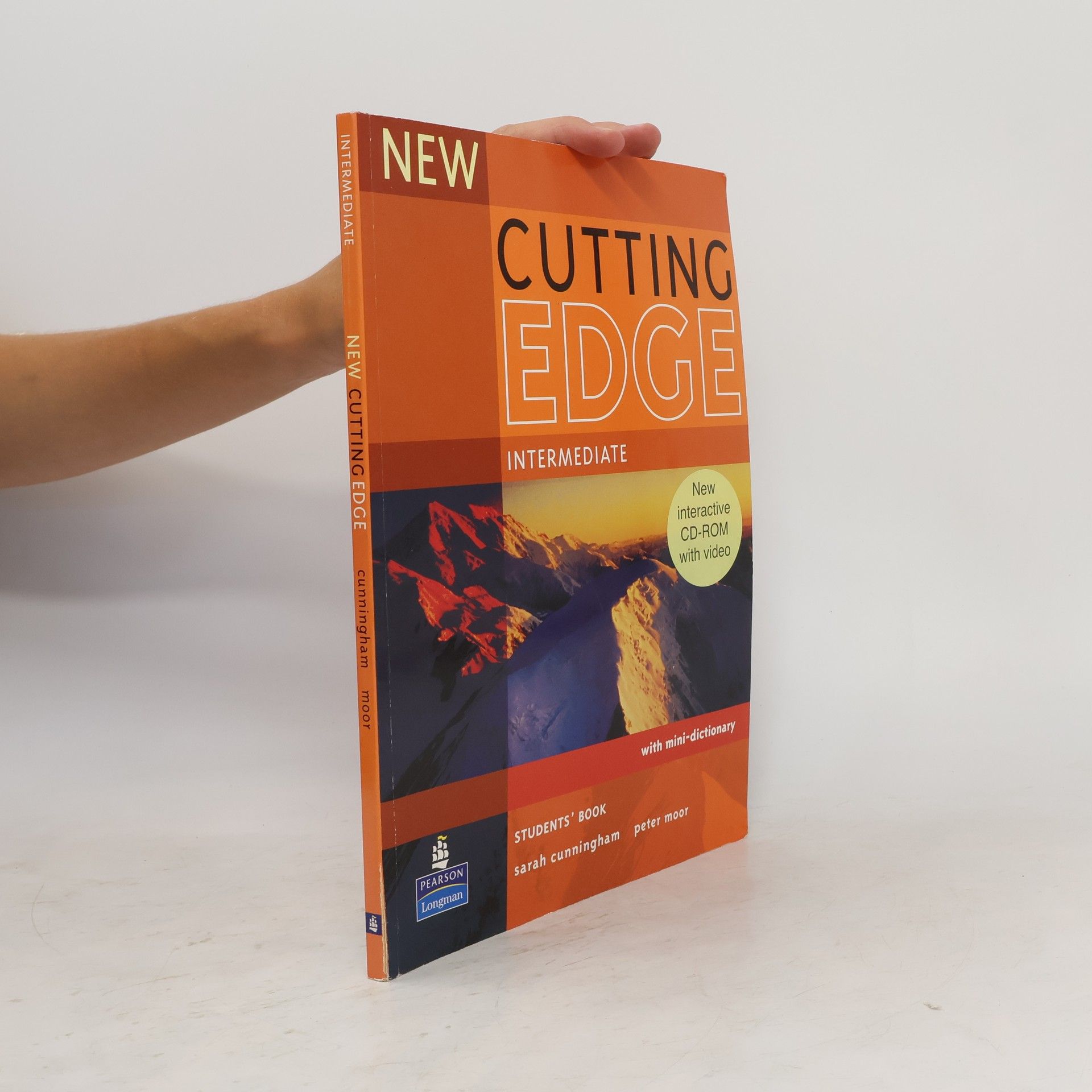 Sarah Cunningham New Cutting Edge. Intermediate Students' Book with Mini-Dictionary
