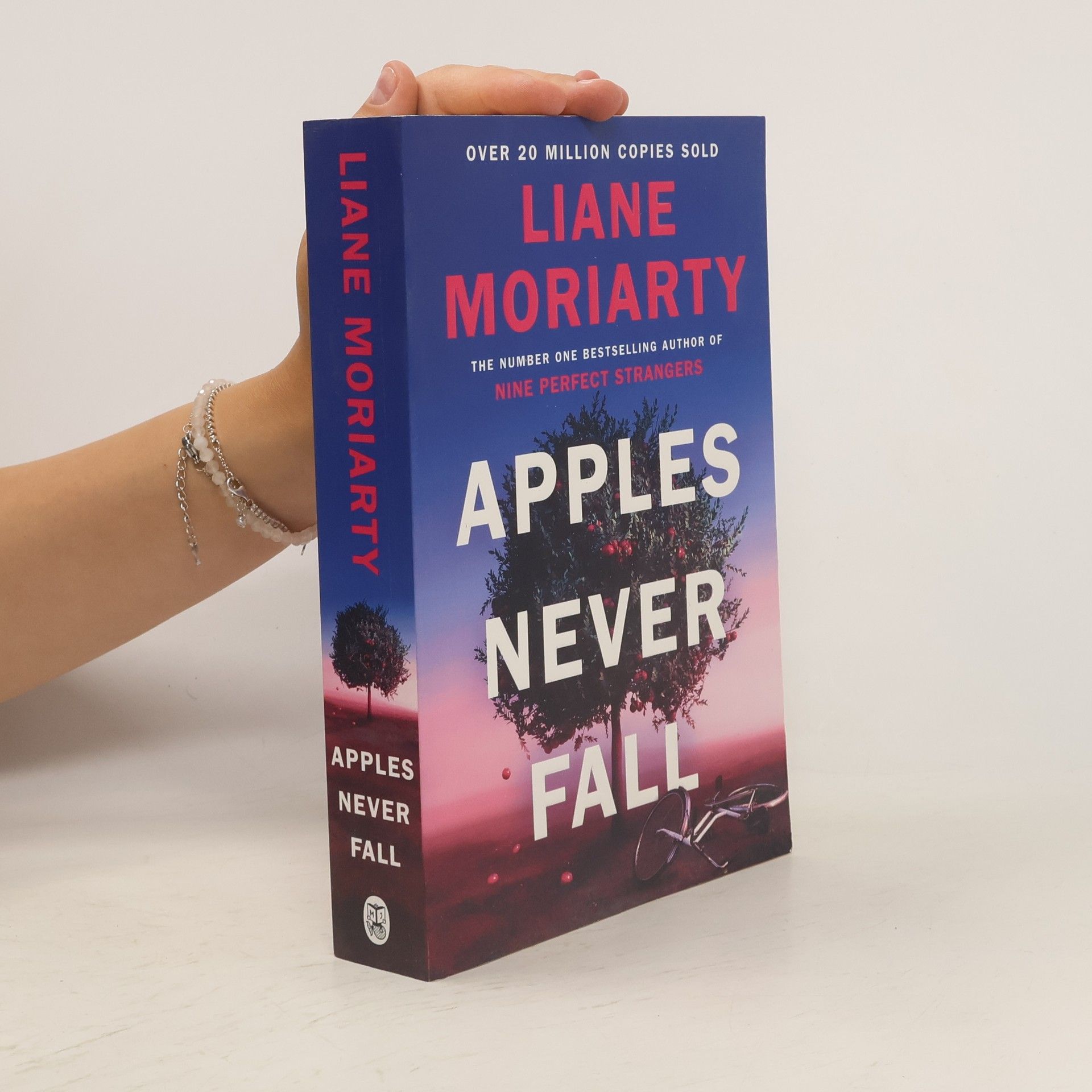 Liane Moriarty Apples never fall